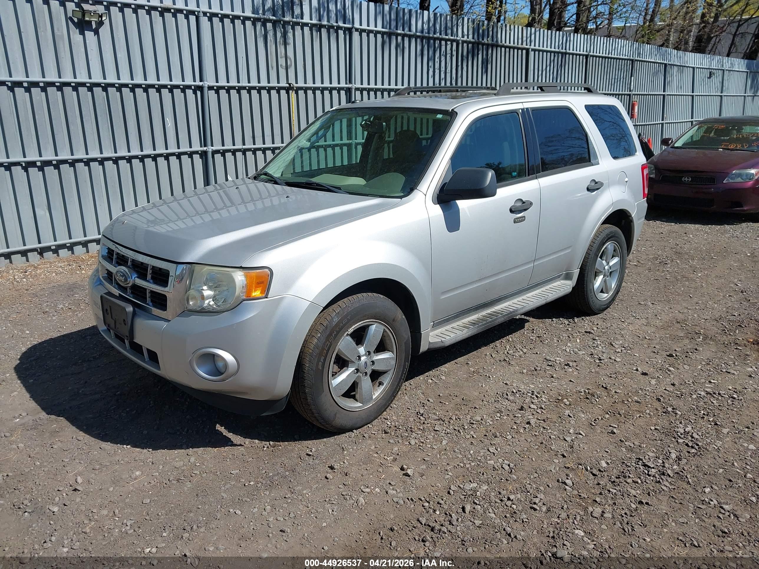 FORD ESCAPE image 2