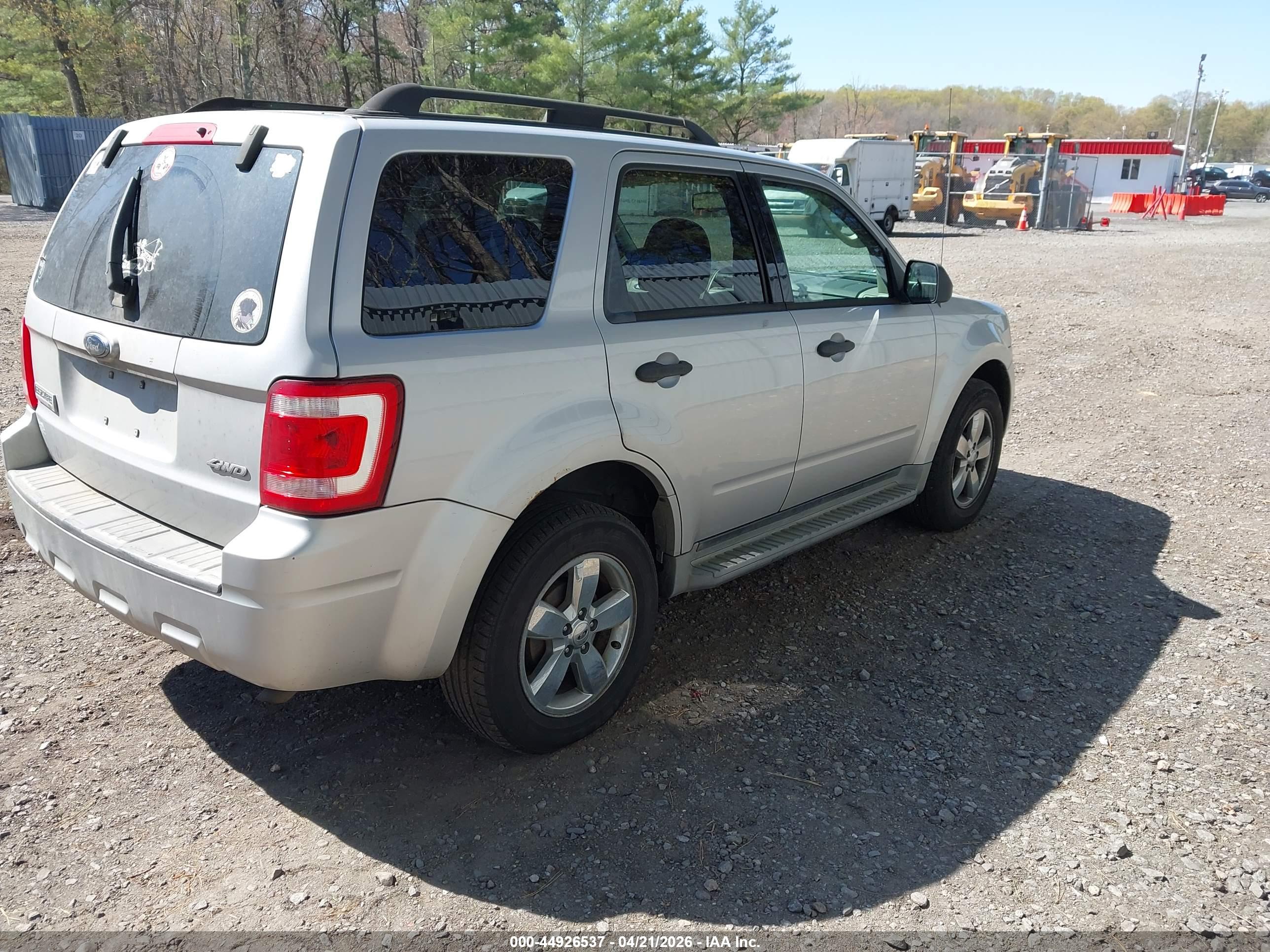 FORD ESCAPE image 4