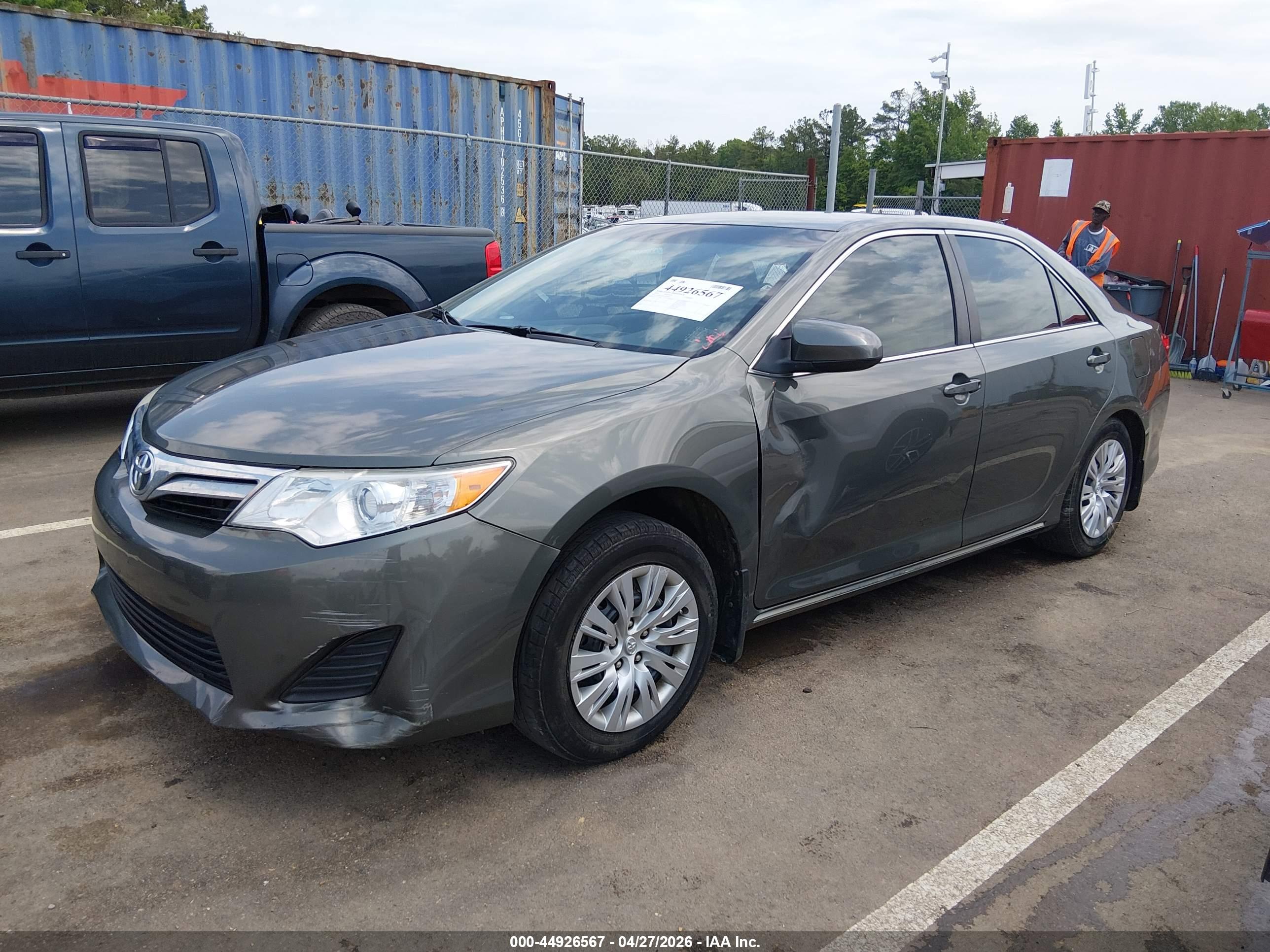 TOYOTA CAMRY image 2