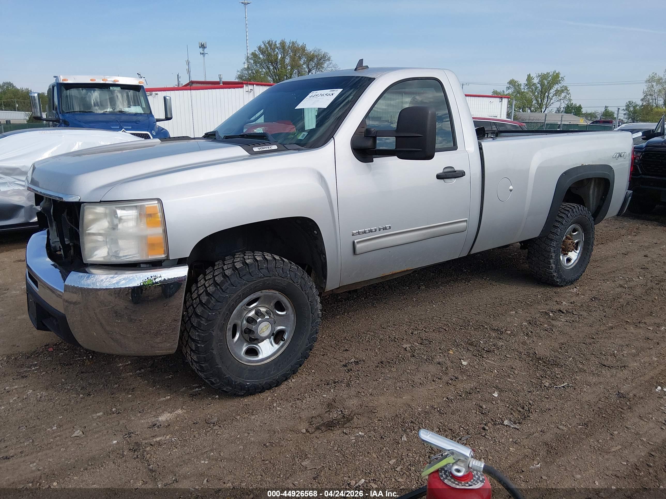 CHEVROLET SILVERADO image 2