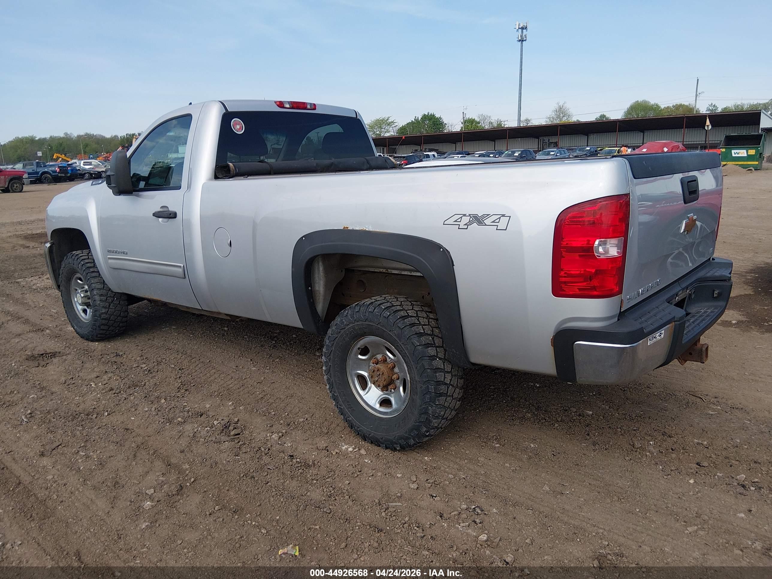 CHEVROLET SILVERADO image 3