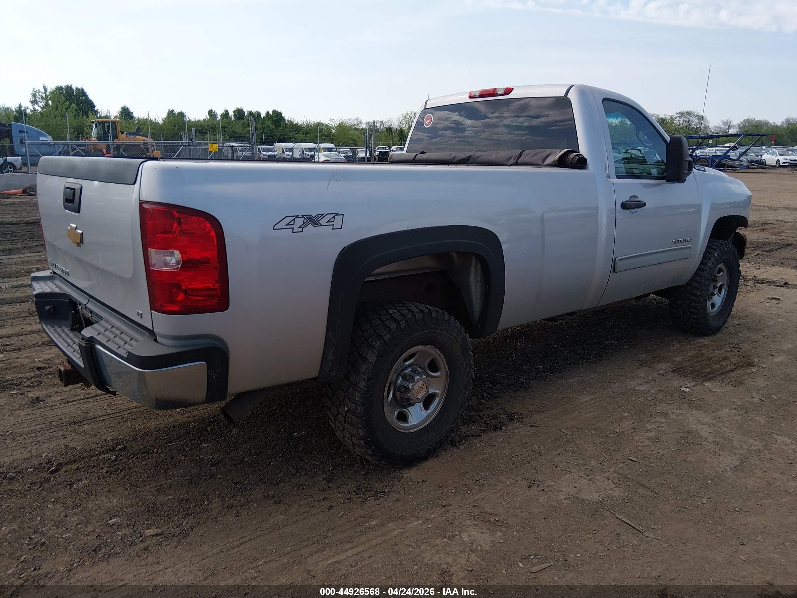 CHEVROLET SILVERADO image 4