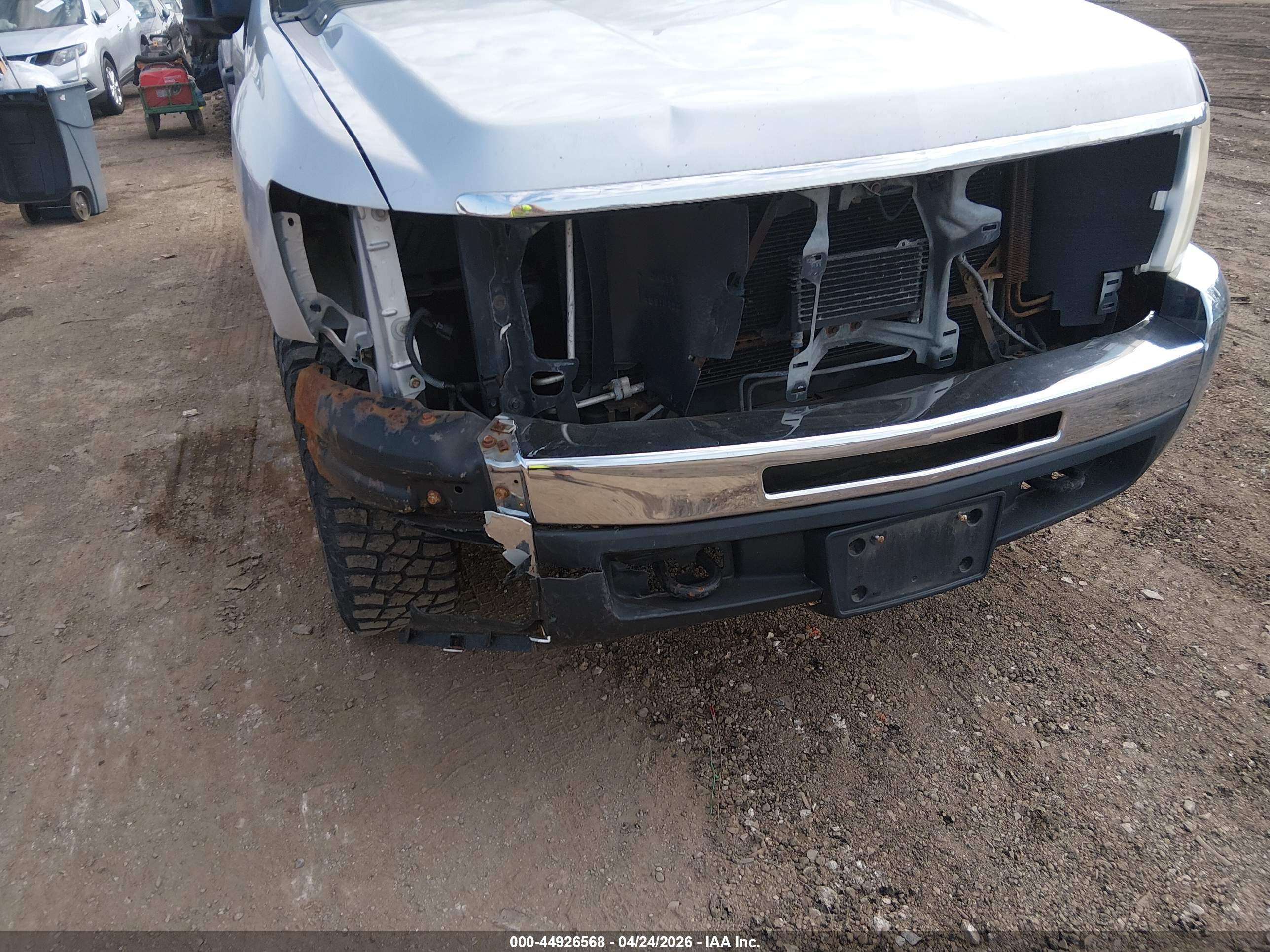 CHEVROLET SILVERADO image 6