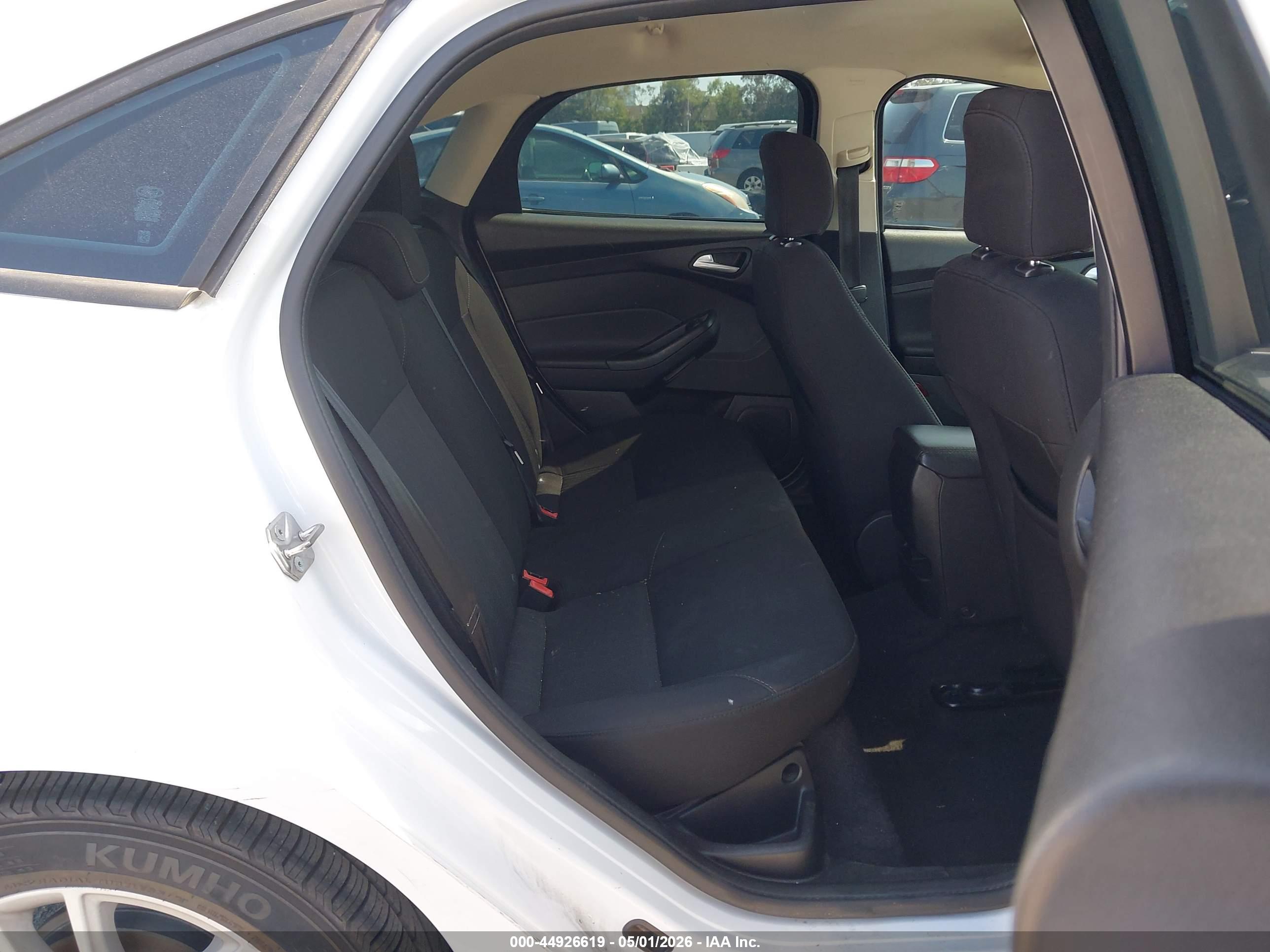 FORD FOCUS image 8