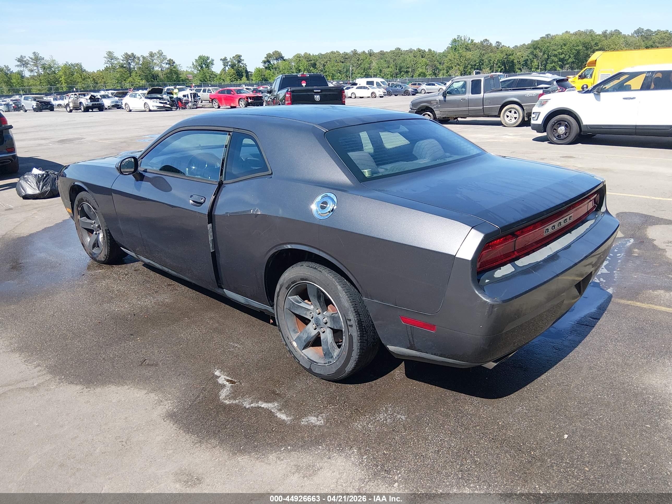 DODGE CHALLENGER image 3