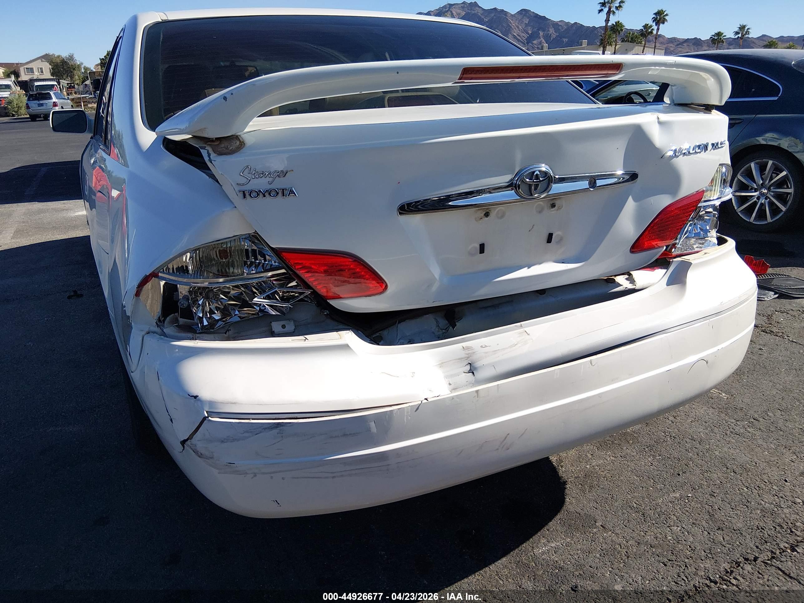 TOYOTA AVALON image 6