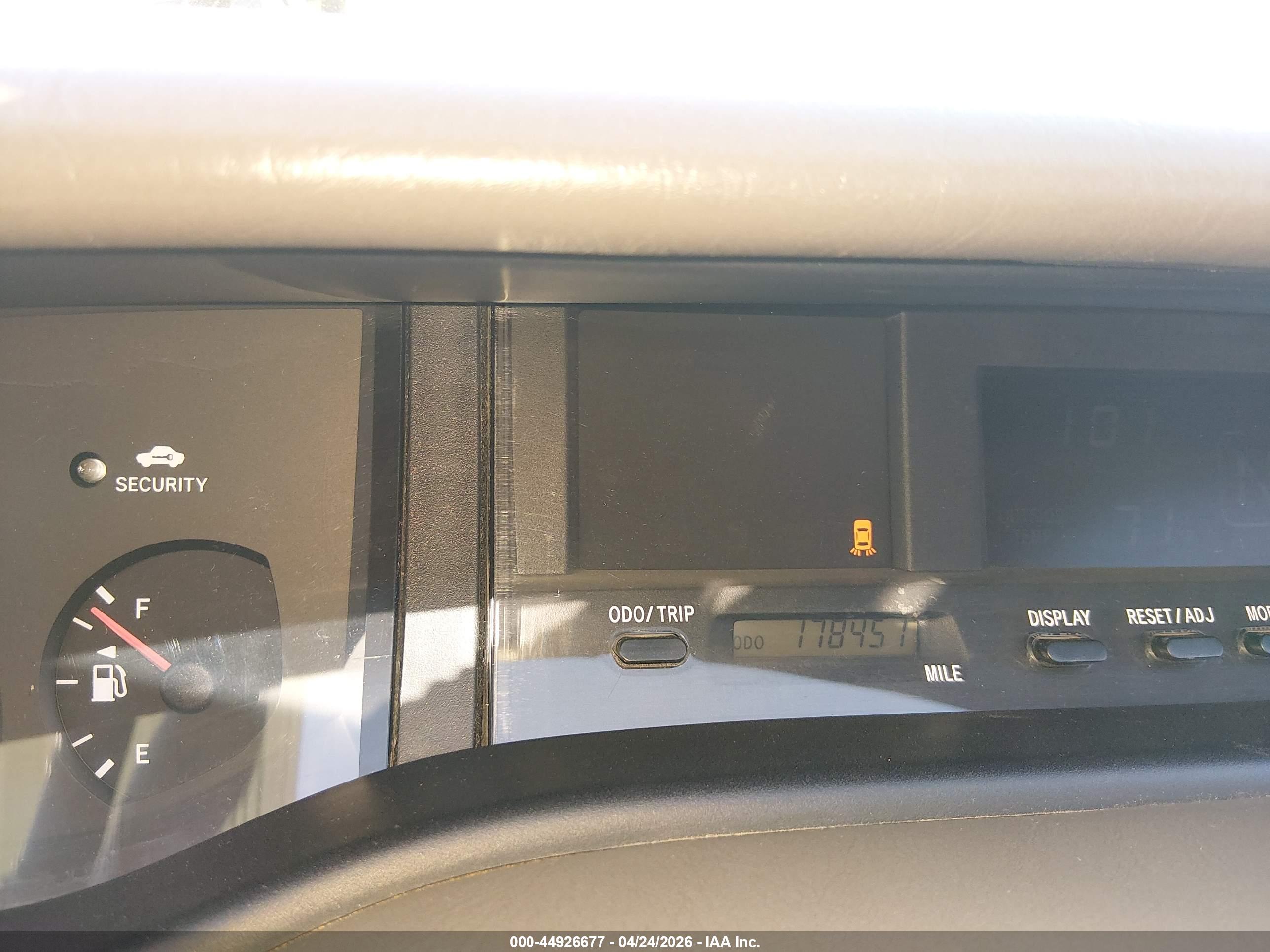 TOYOTA AVALON image 7
