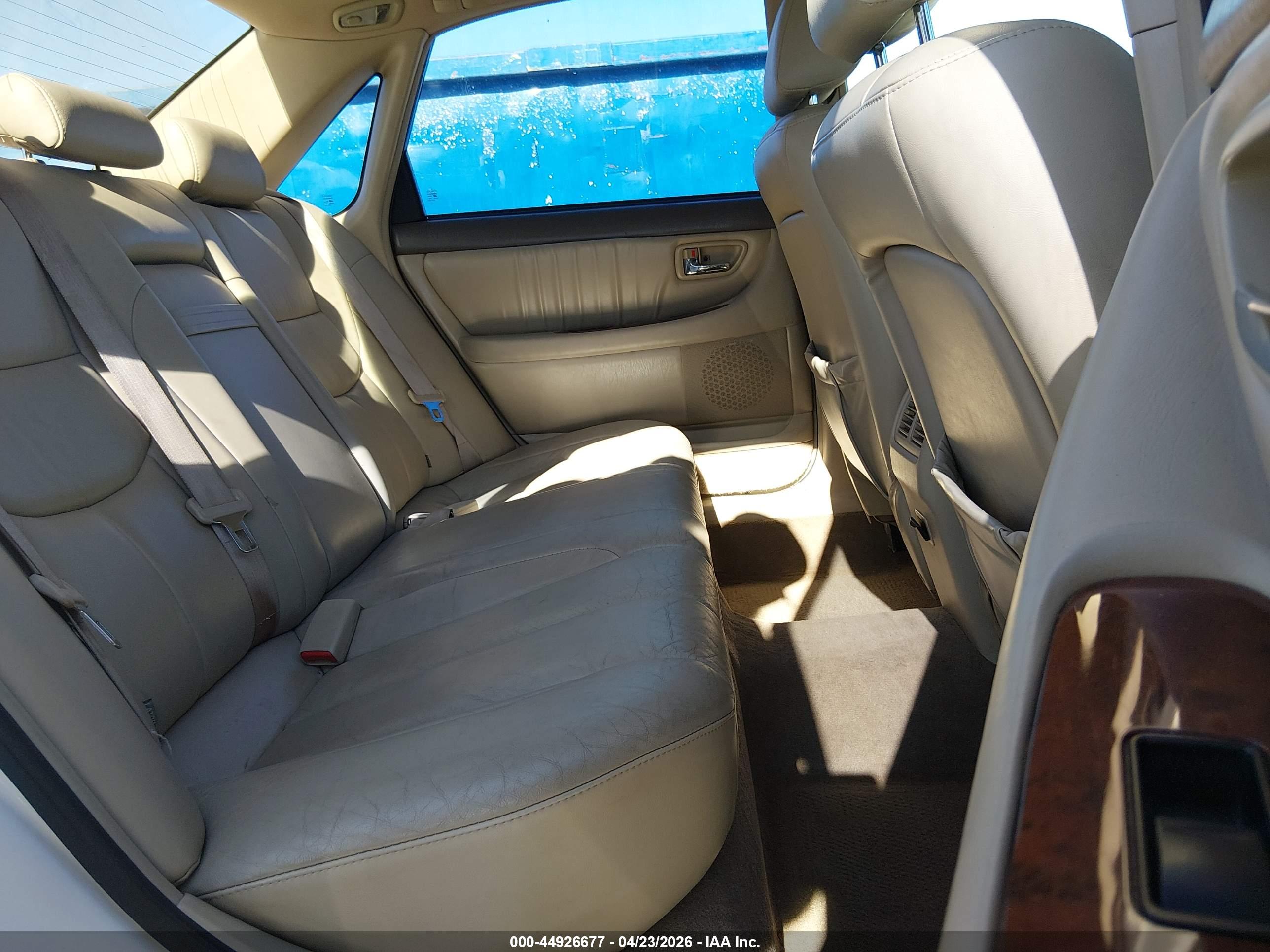TOYOTA AVALON image 8