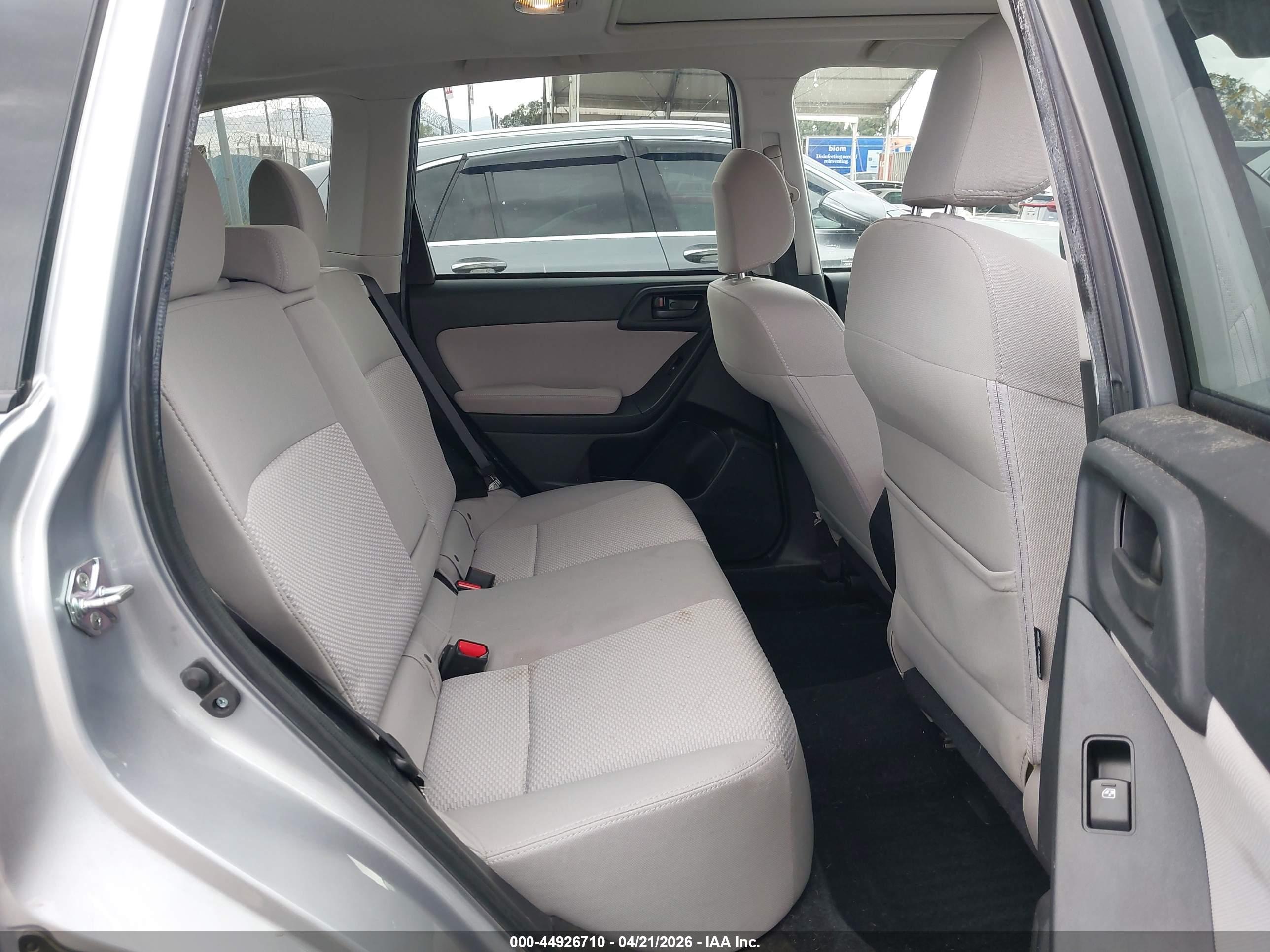 SUBARU FORESTER image 8