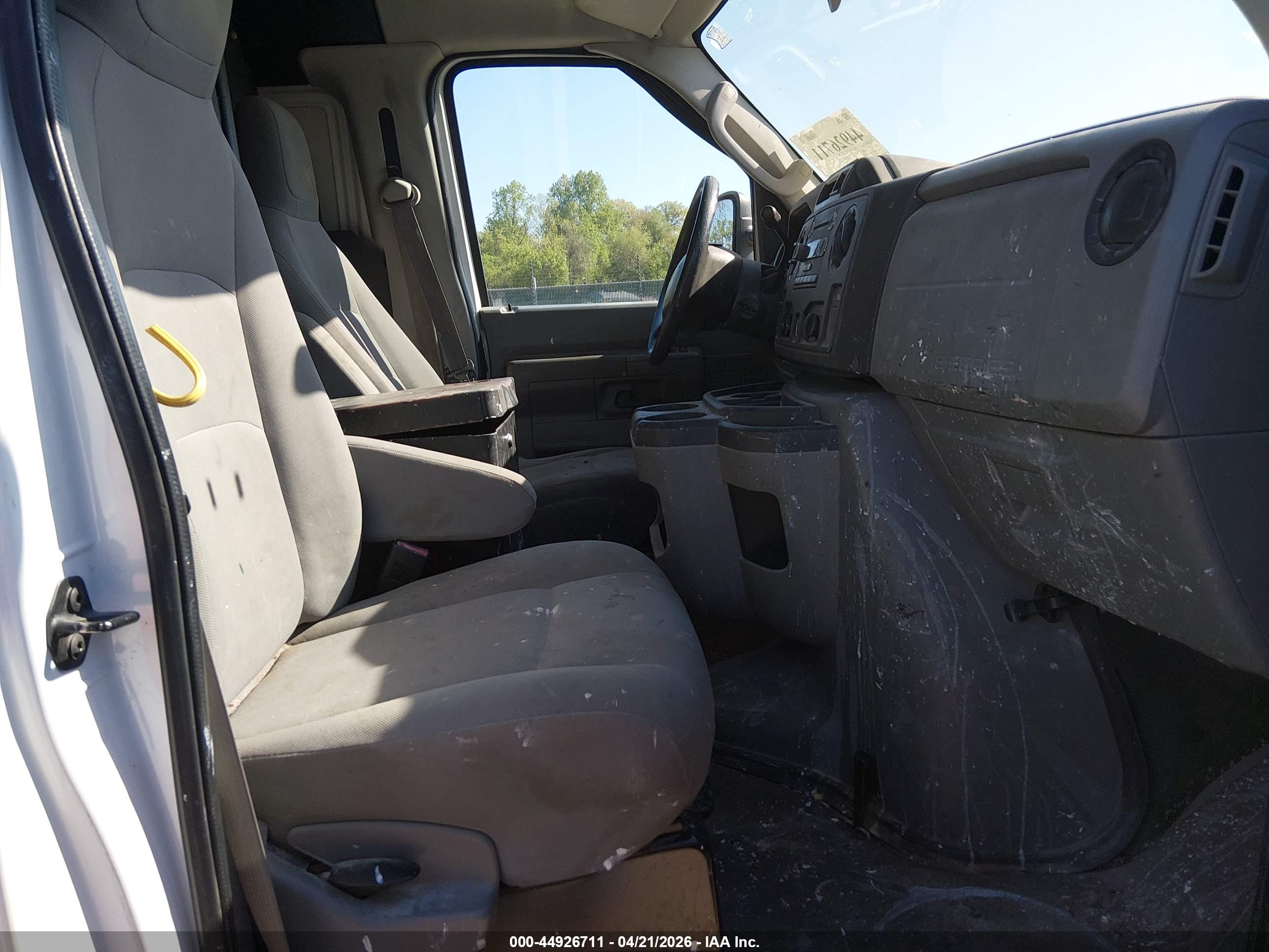 FORD E-150 image 5