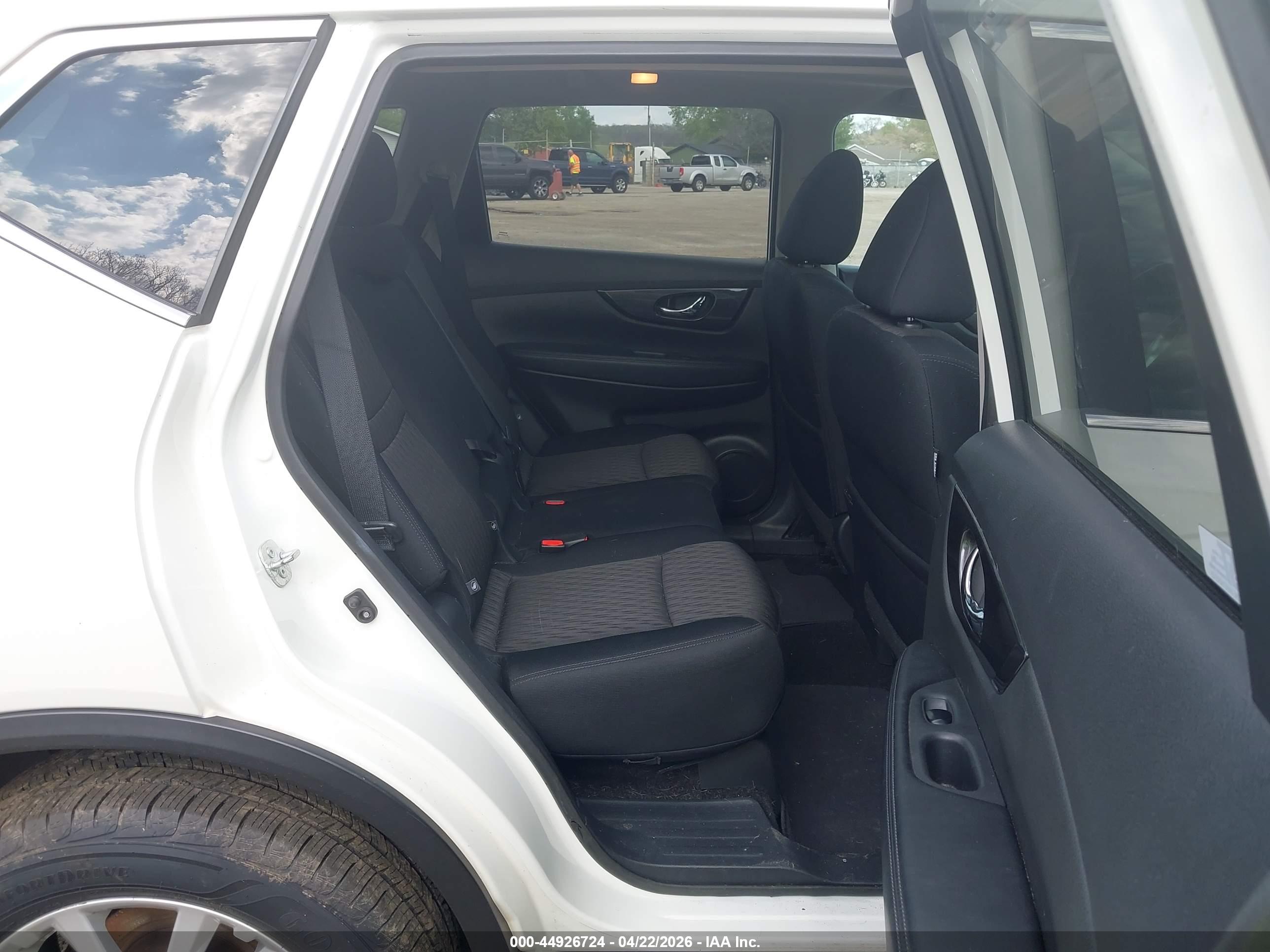 NISSAN ROGUE image 8