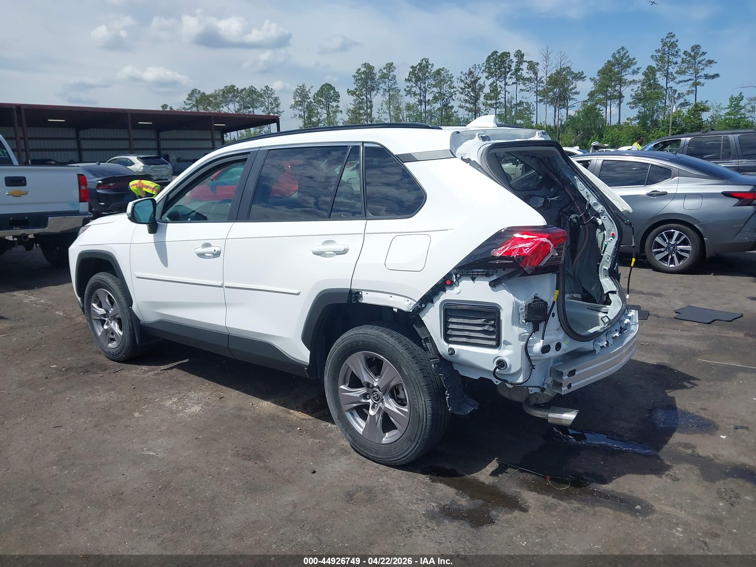 TOYOTA RAV4 image 3