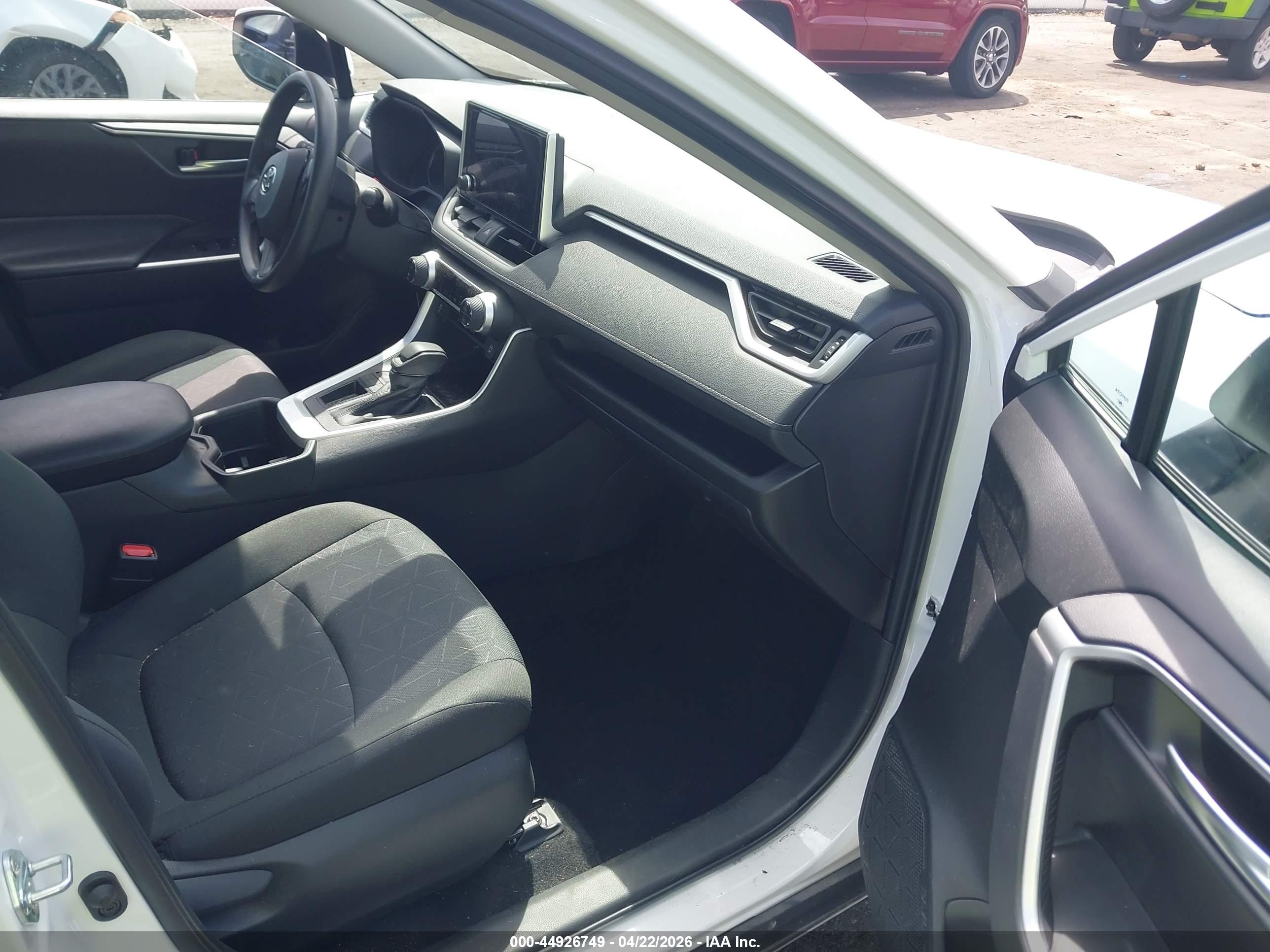 TOYOTA RAV4 image 5