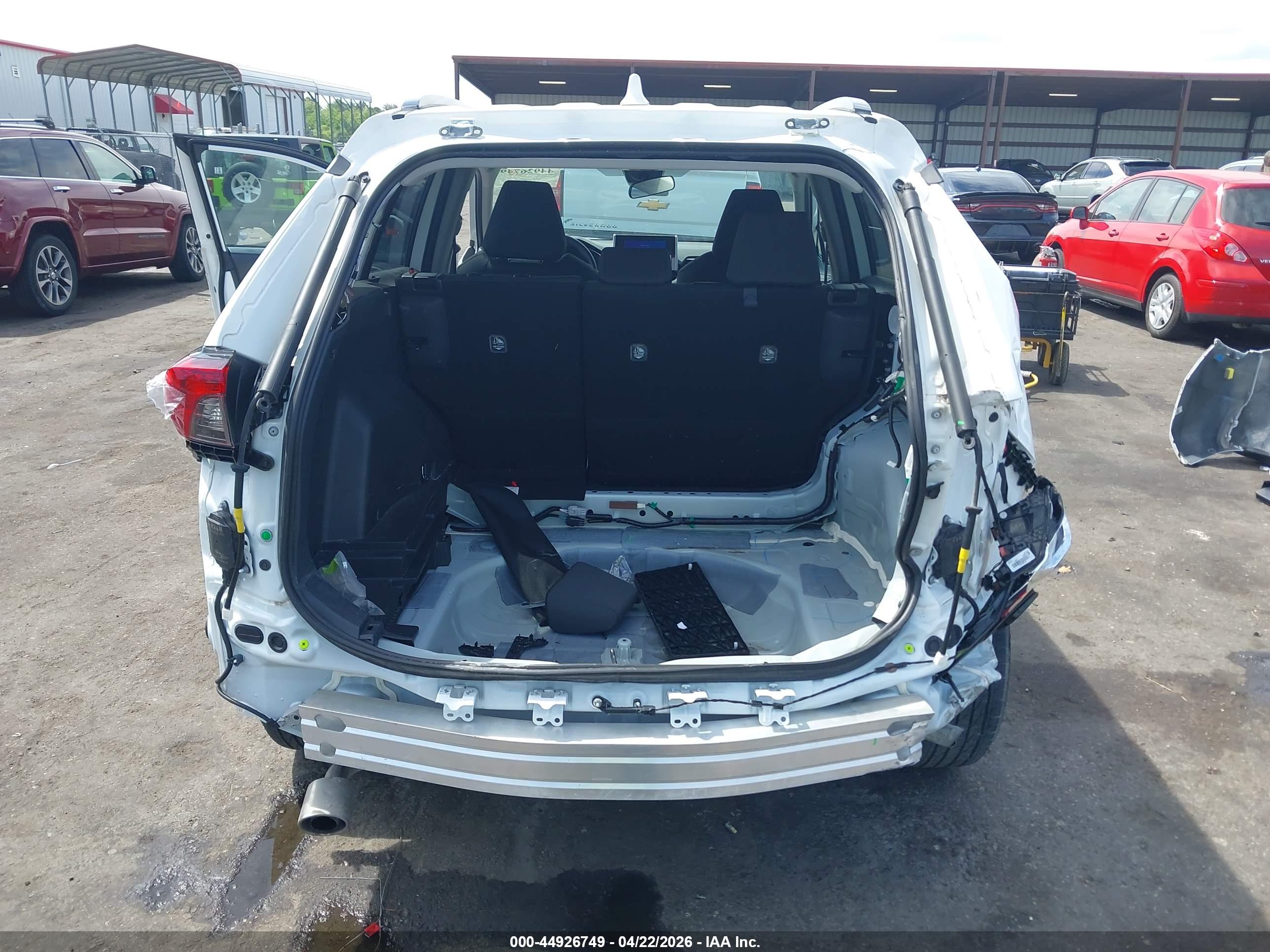 TOYOTA RAV4 image 6