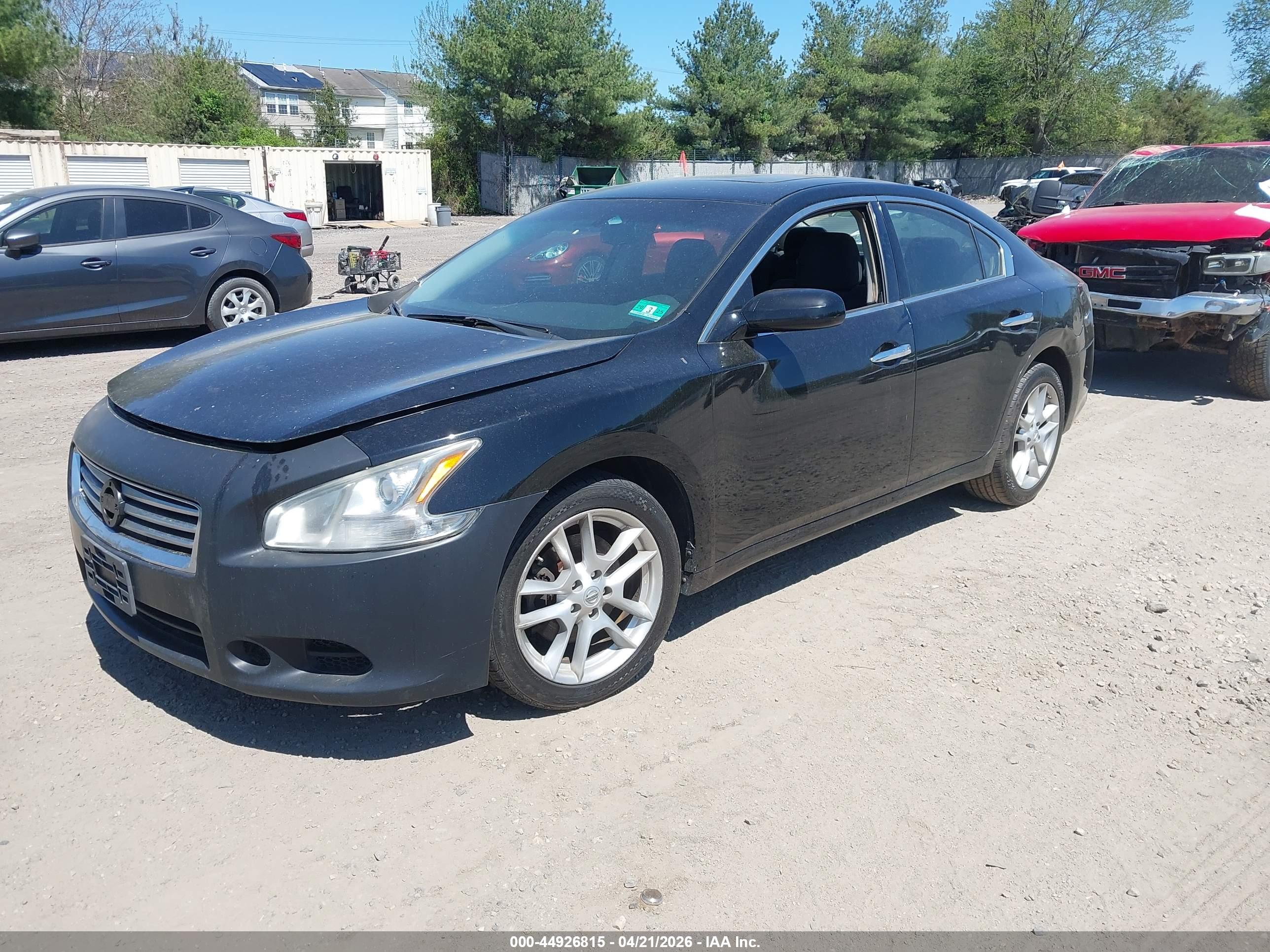 NISSAN MAXIMA image 2
