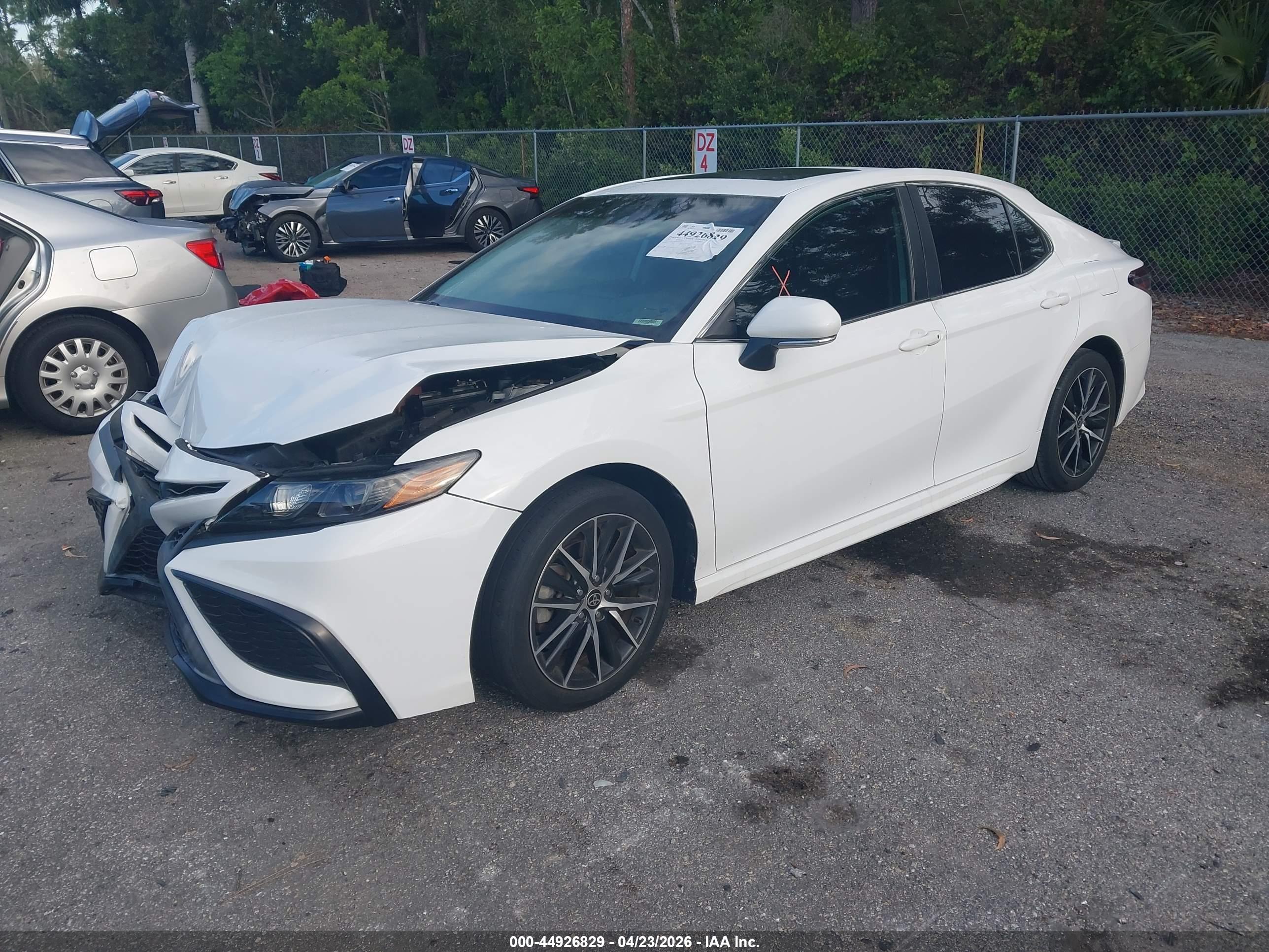 TOYOTA CAMRY image 2