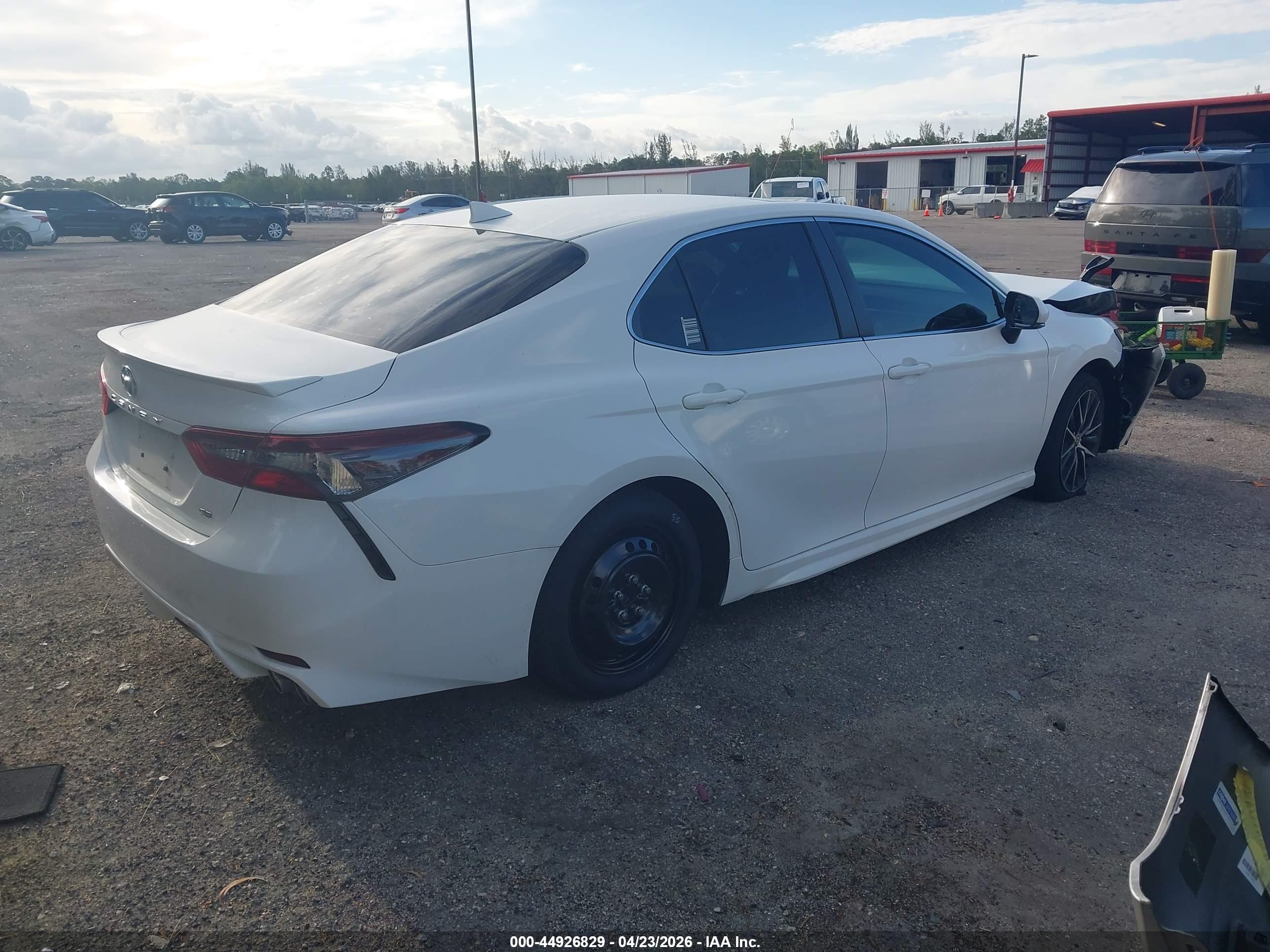 TOYOTA CAMRY image 4