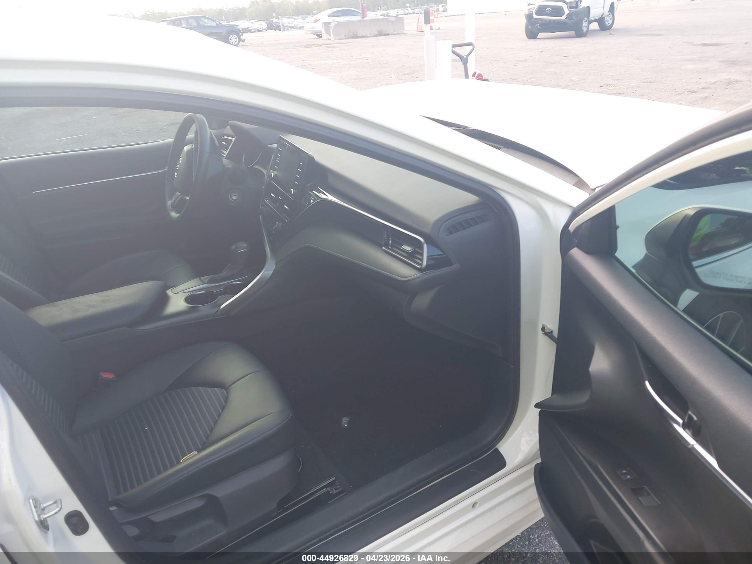TOYOTA CAMRY image 5