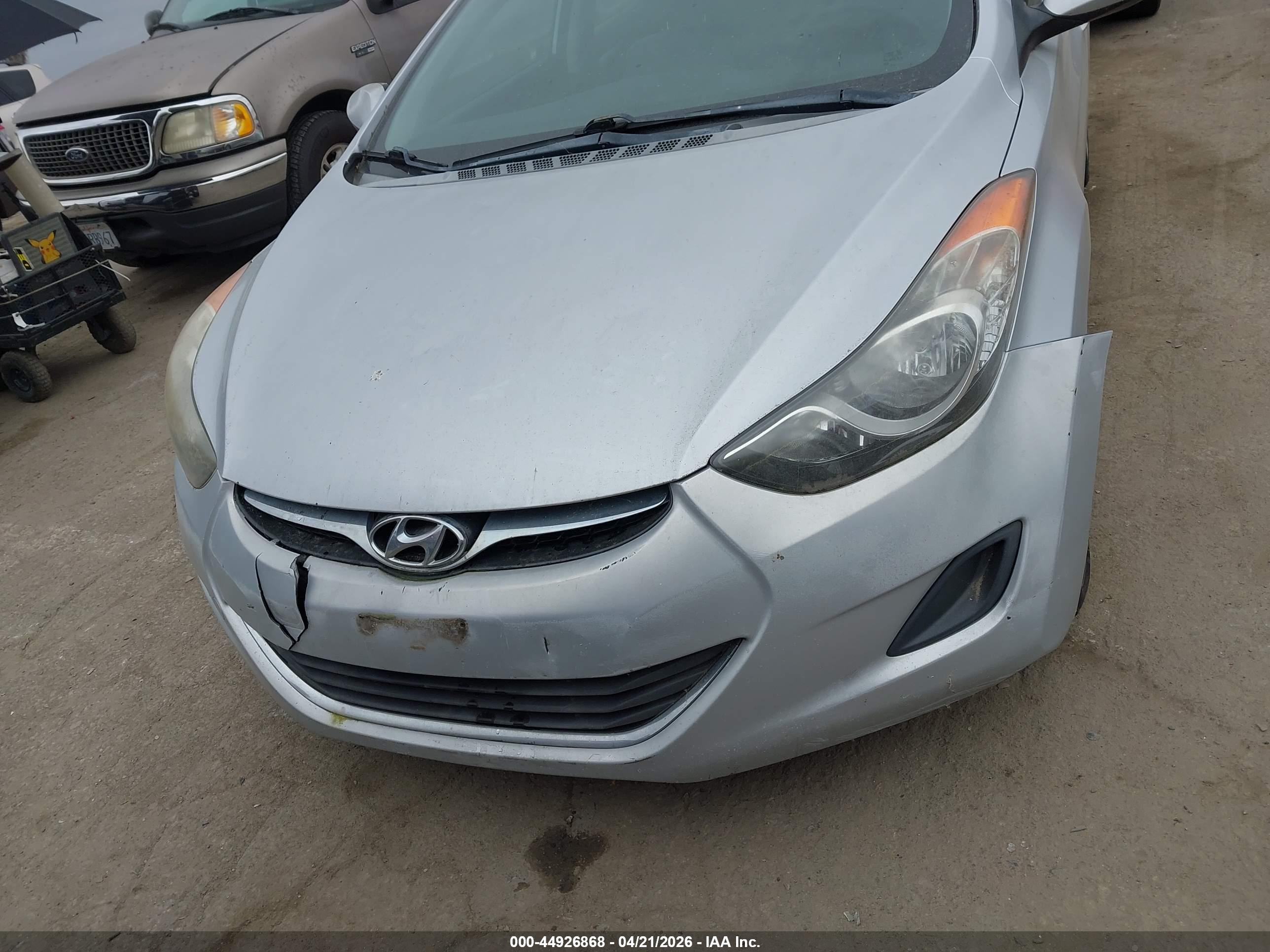 HYUNDAI ELANTRA image 6
