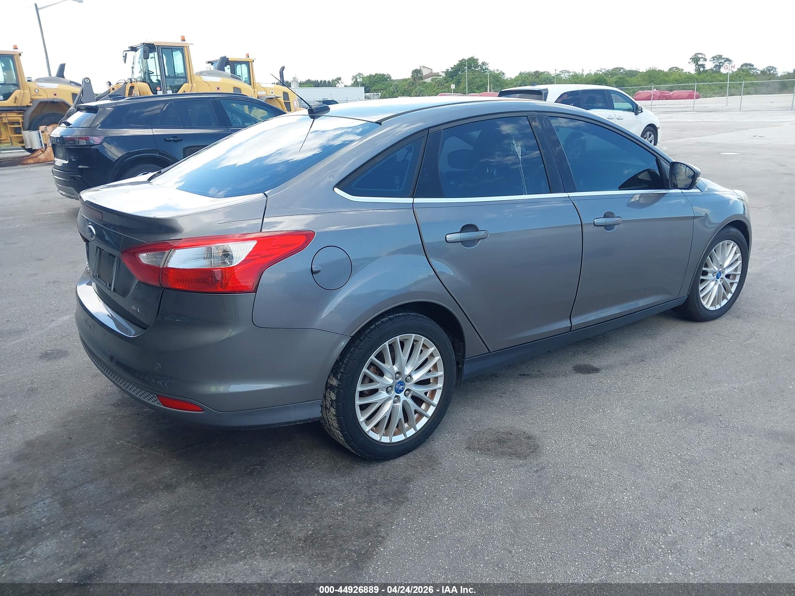FORD FOCUS image 4