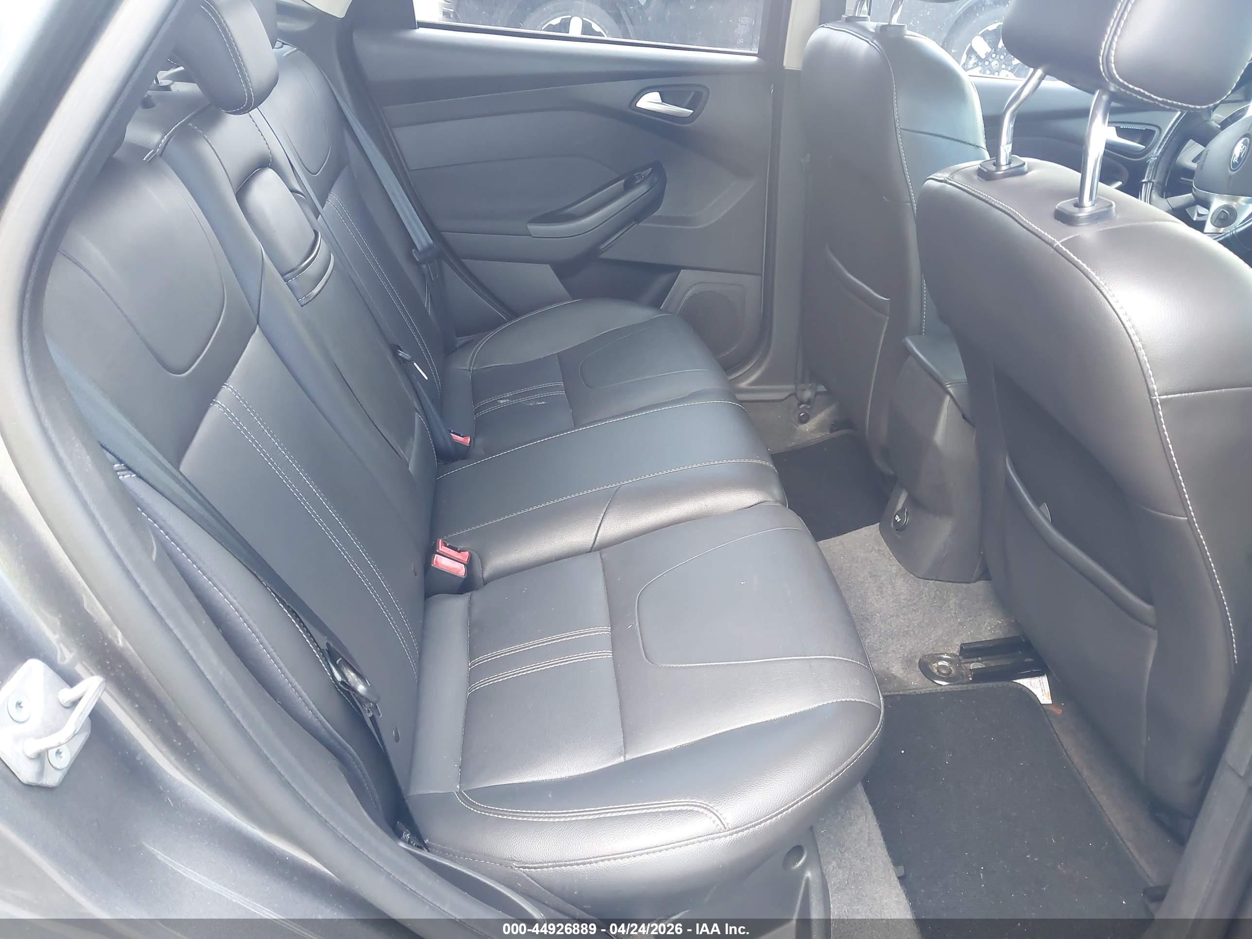 FORD FOCUS image 8