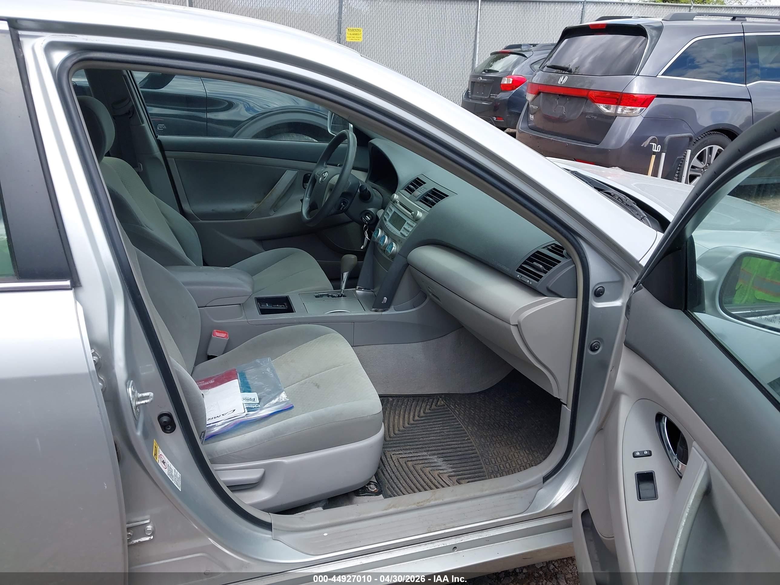 TOYOTA CAMRY image 5