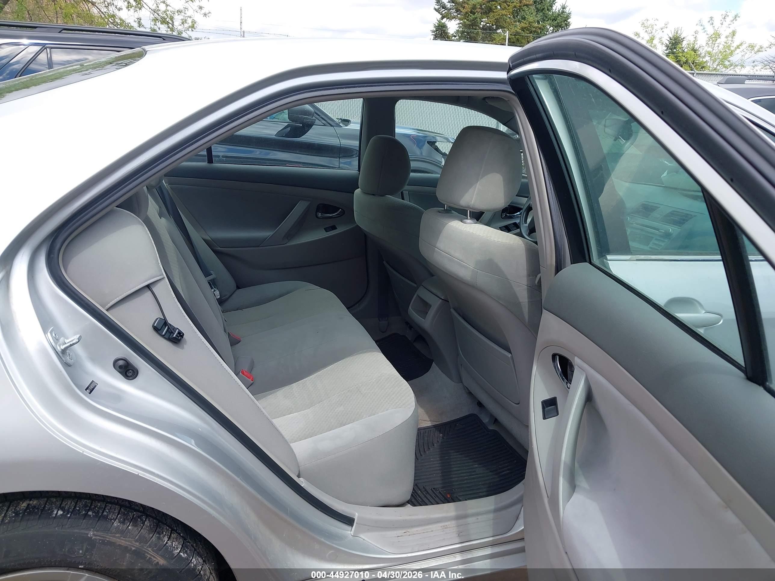 TOYOTA CAMRY image 8