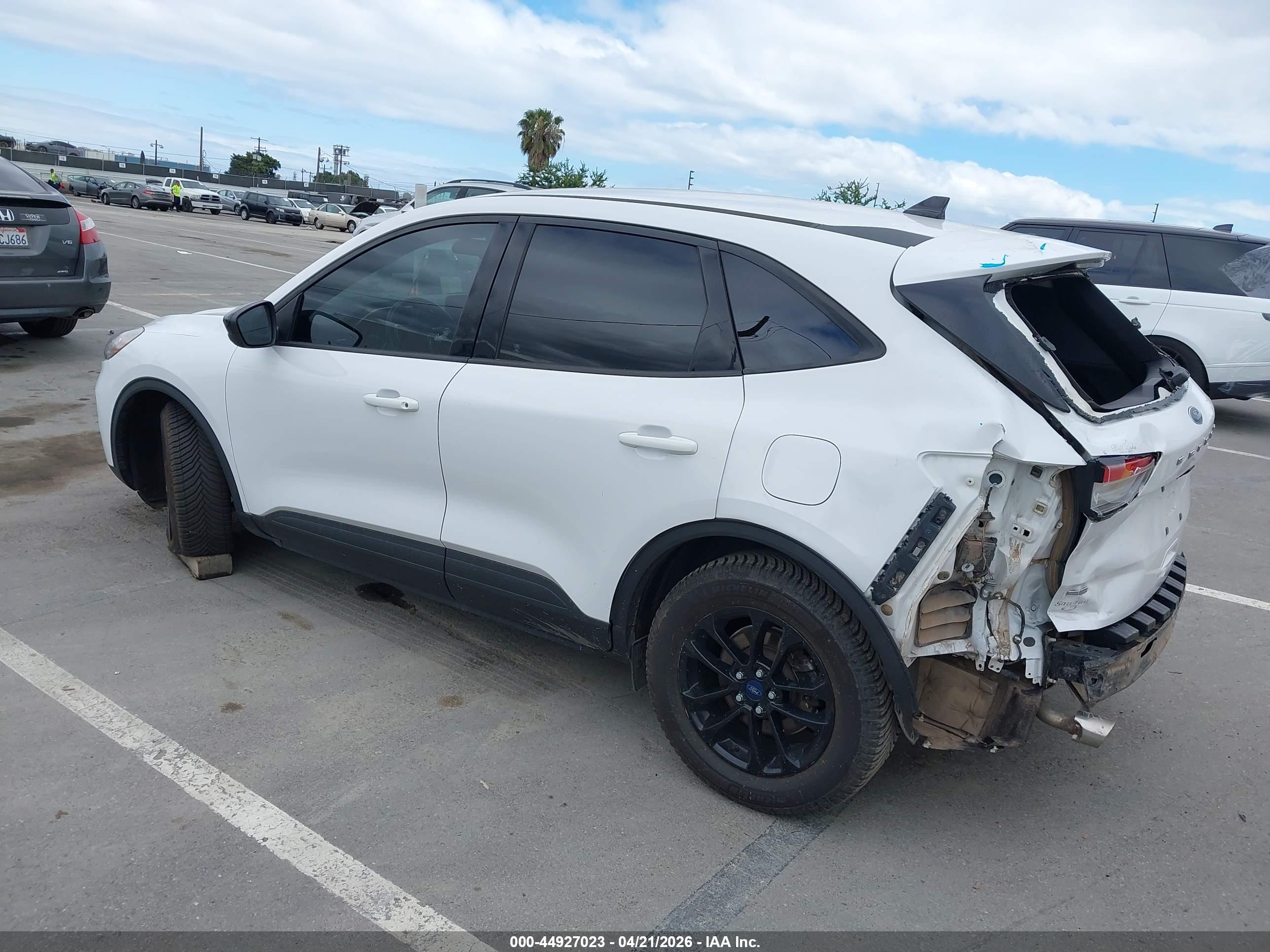 FORD ESCAPE image 3