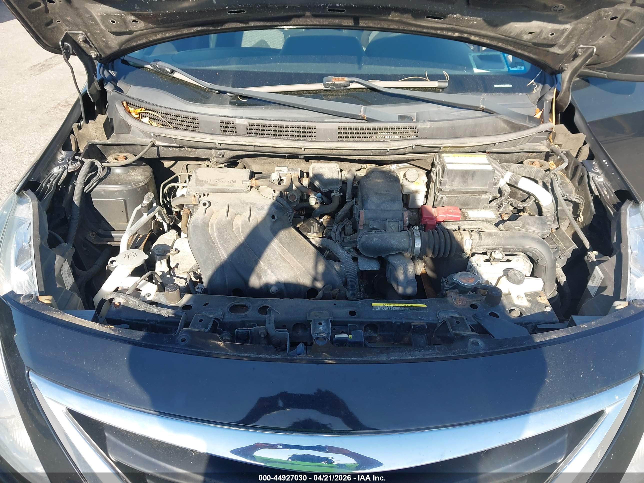 NISSAN VERSA image 10