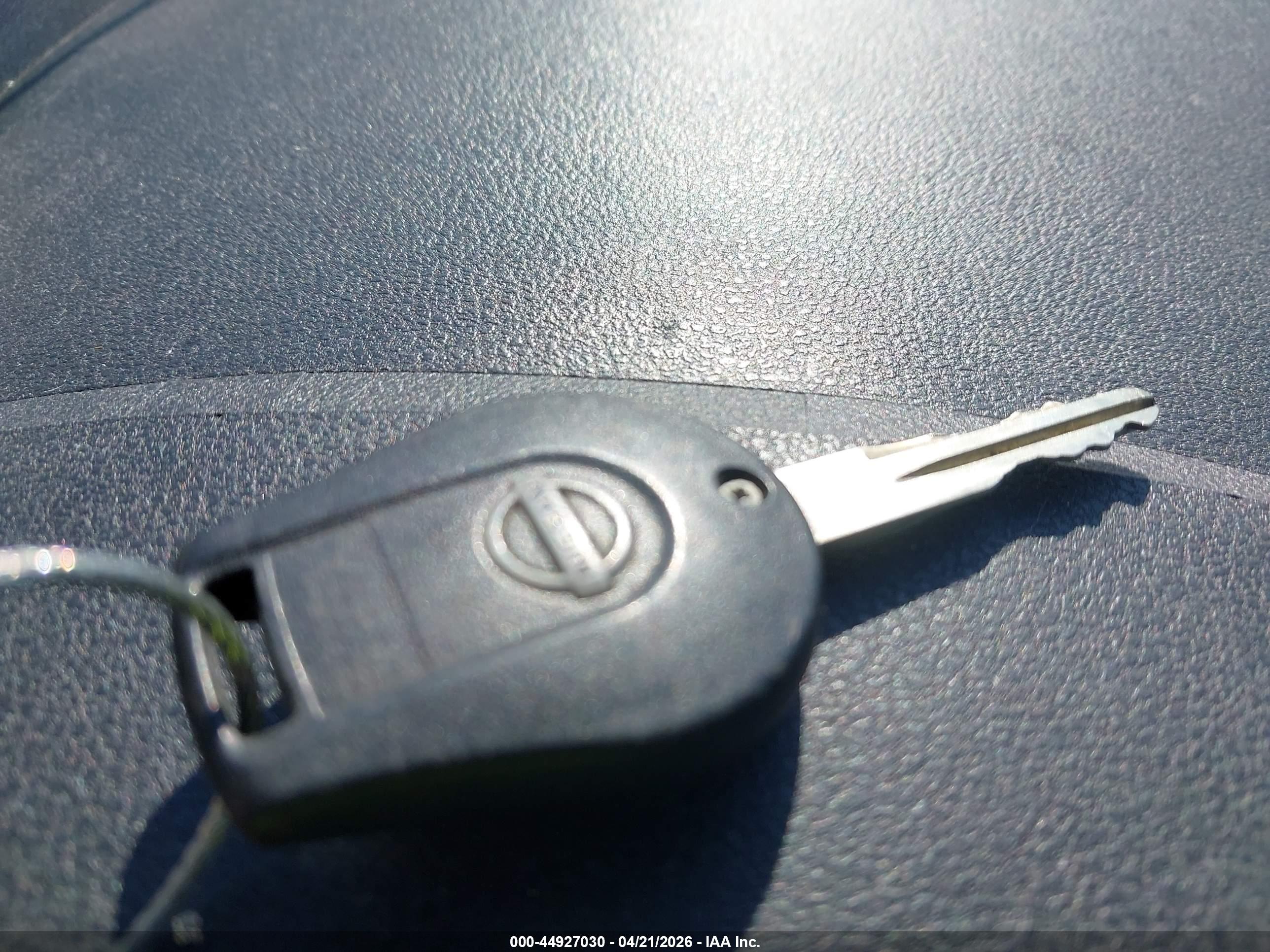 NISSAN VERSA image 11