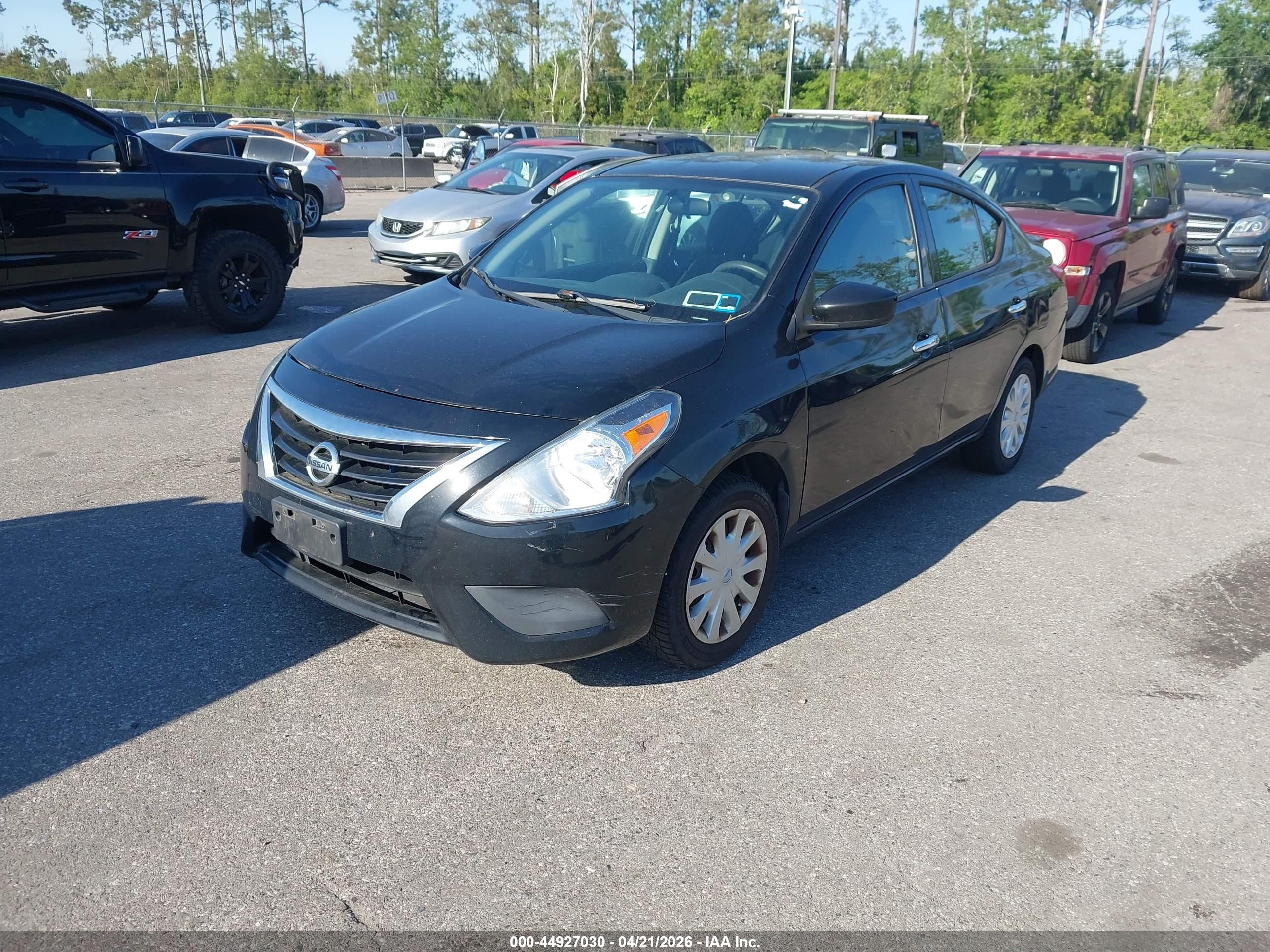 NISSAN VERSA image 2