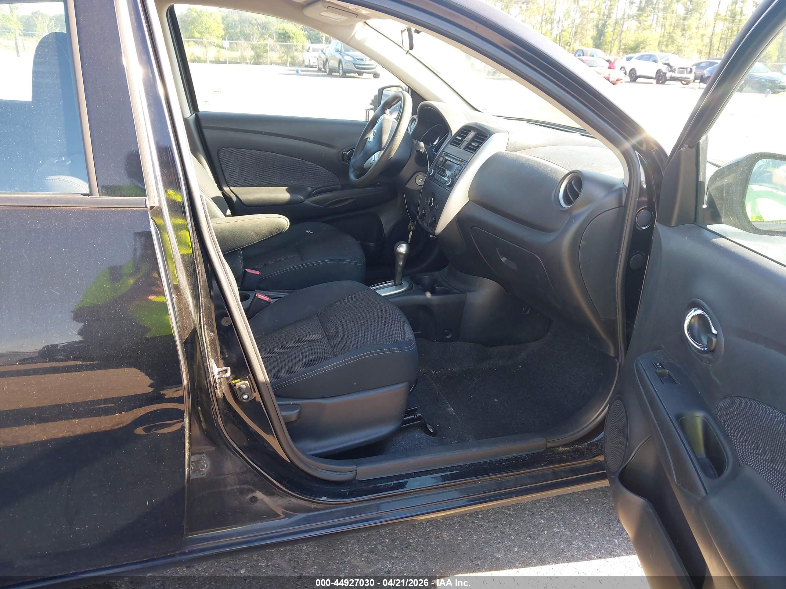 NISSAN VERSA image 5