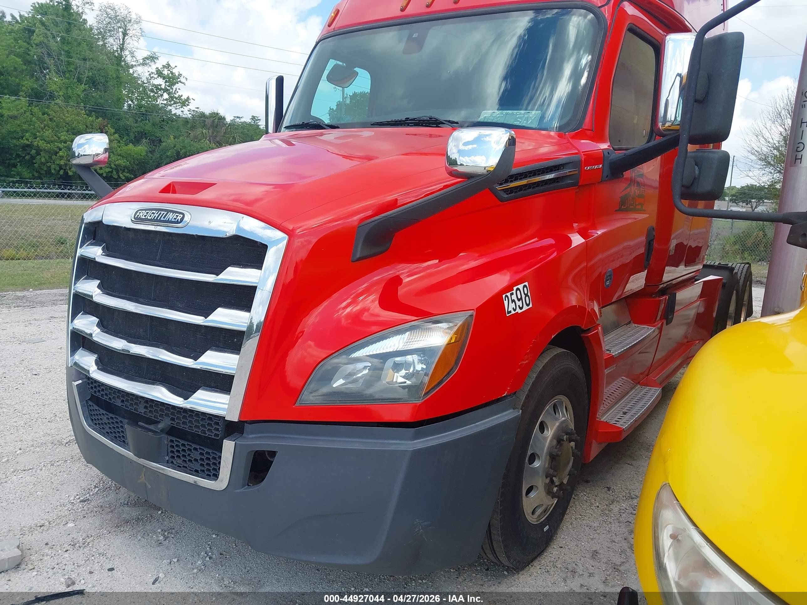 FREIGHTLINER NEW image 2