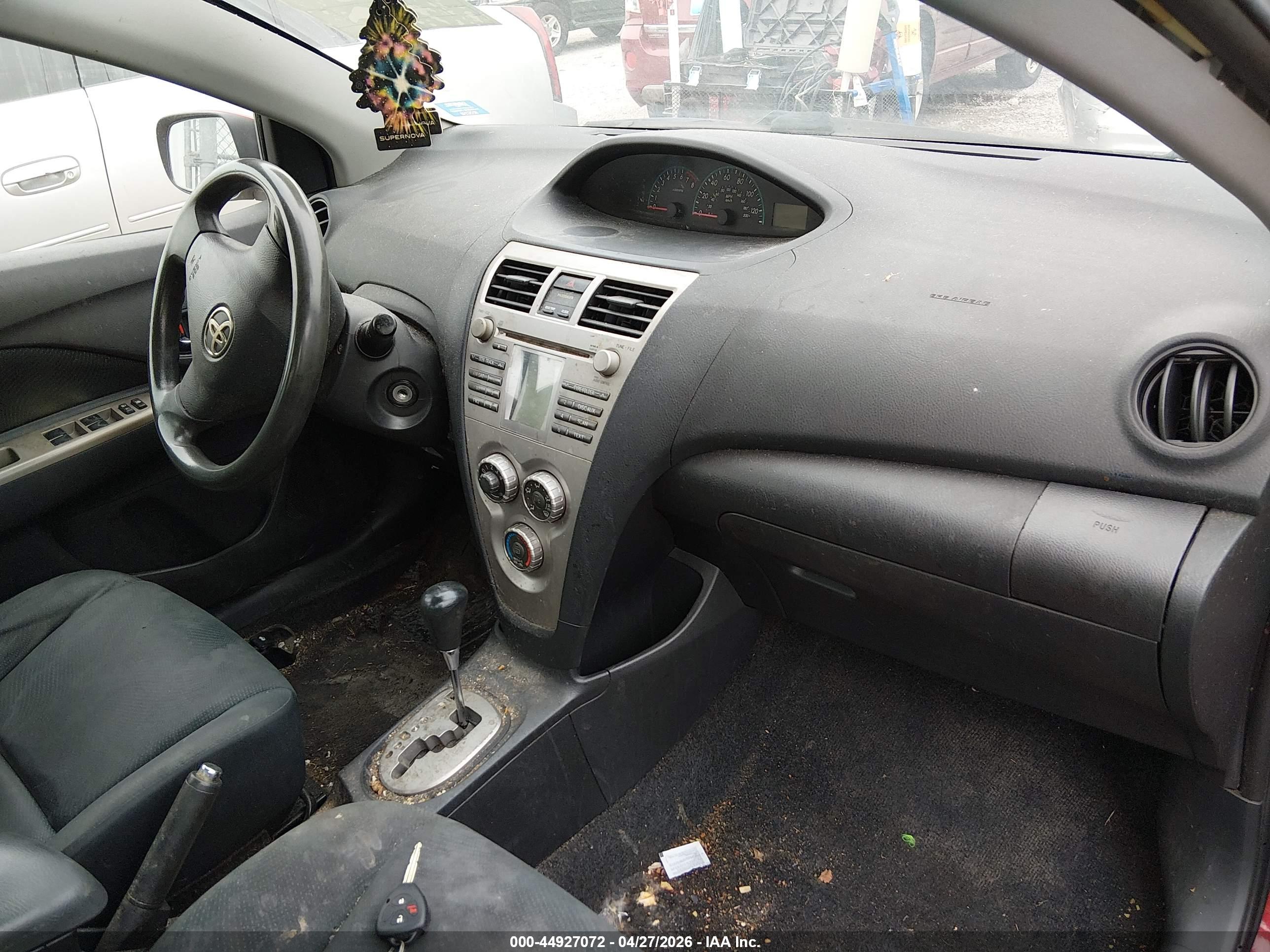 TOYOTA YARIS image 5