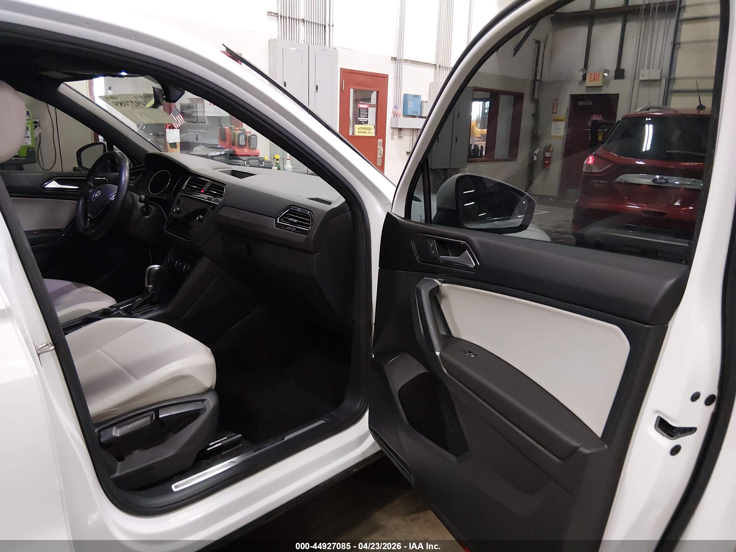 VOLKSWAGEN TIGUAN image 5