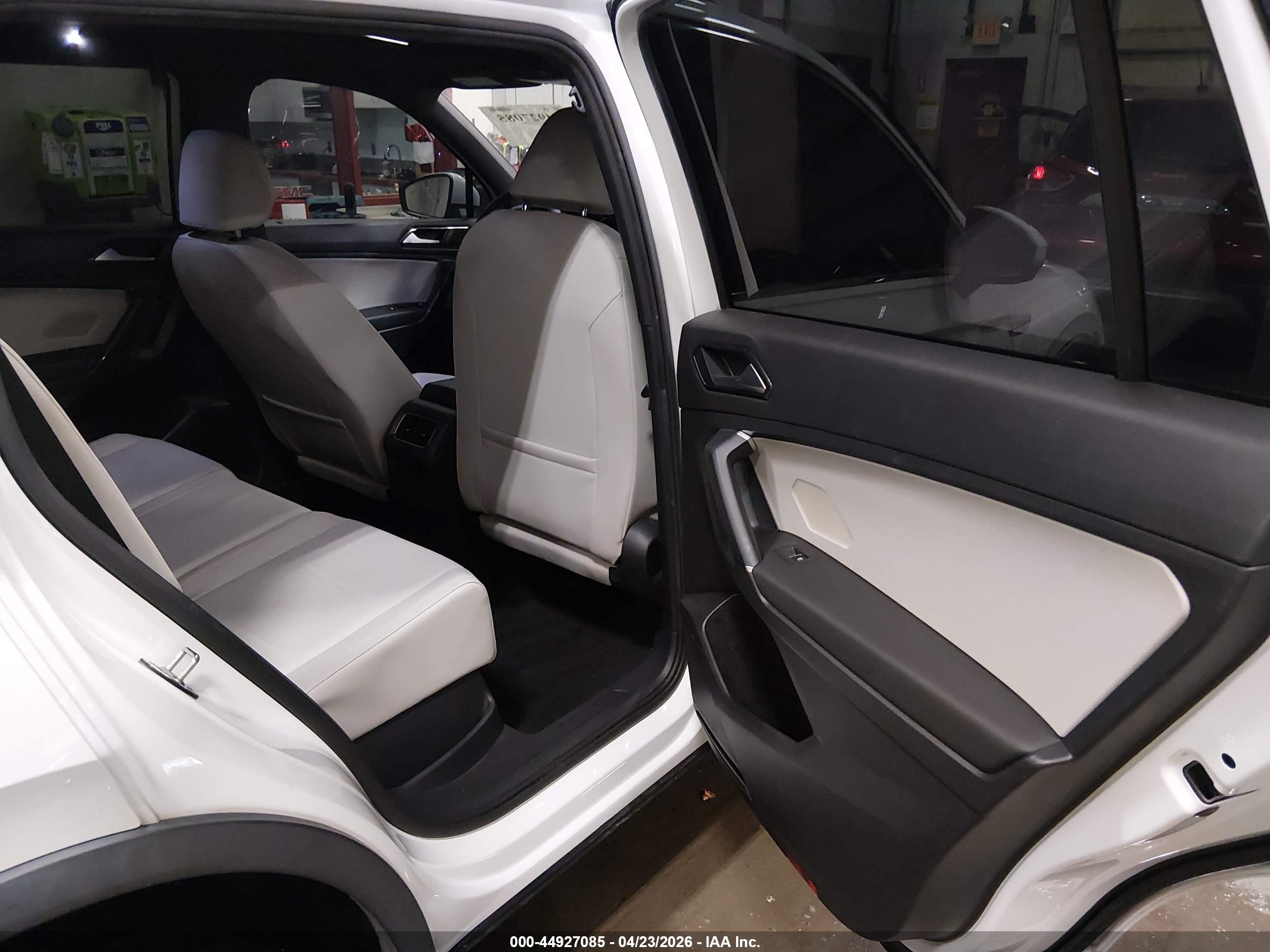 VOLKSWAGEN TIGUAN image 8