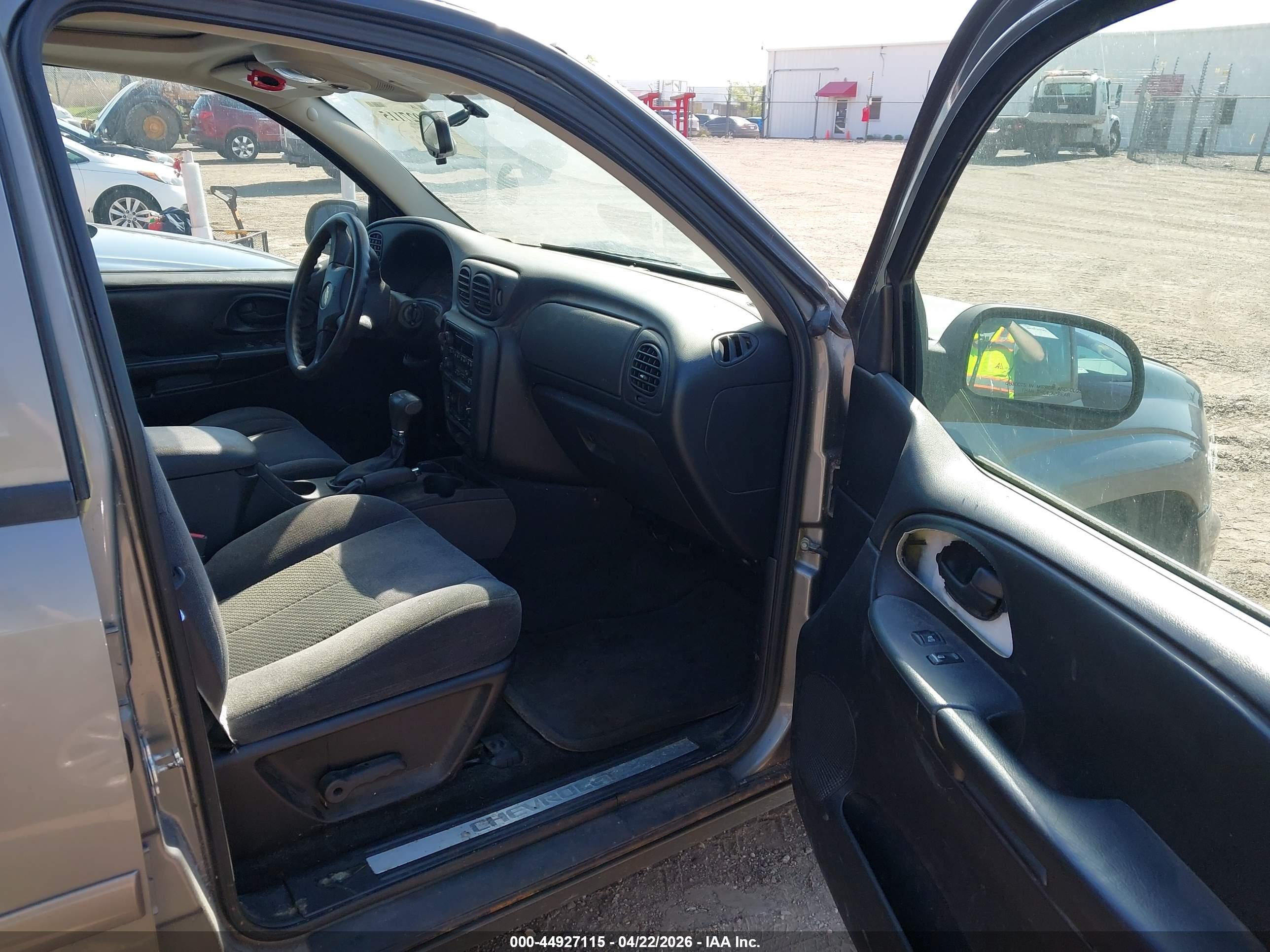 CHEVROLET TRAILBLAZER image 5
