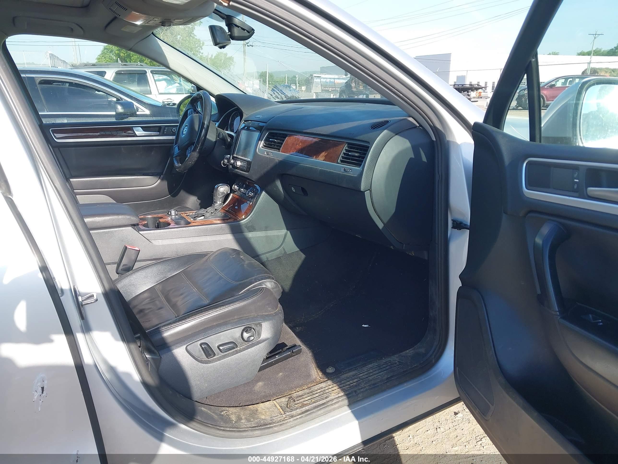 VOLKSWAGEN TOUAREG image 5