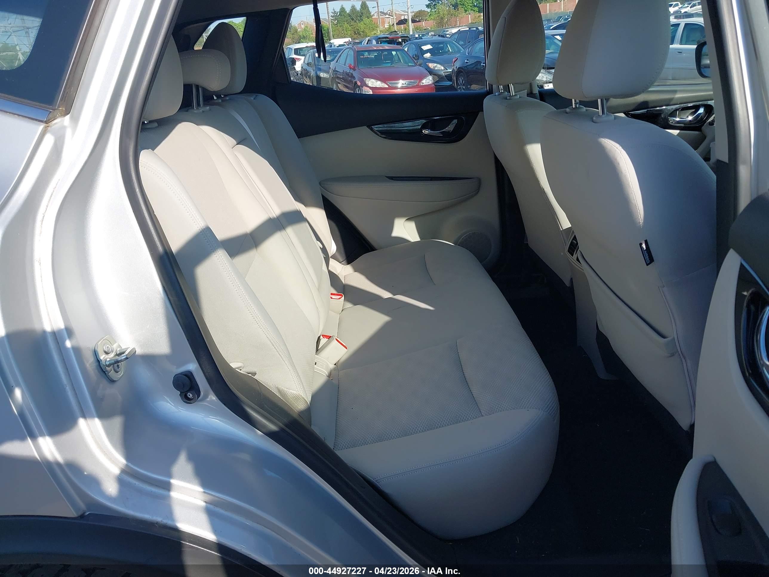 NISSAN ROGUE image 8
