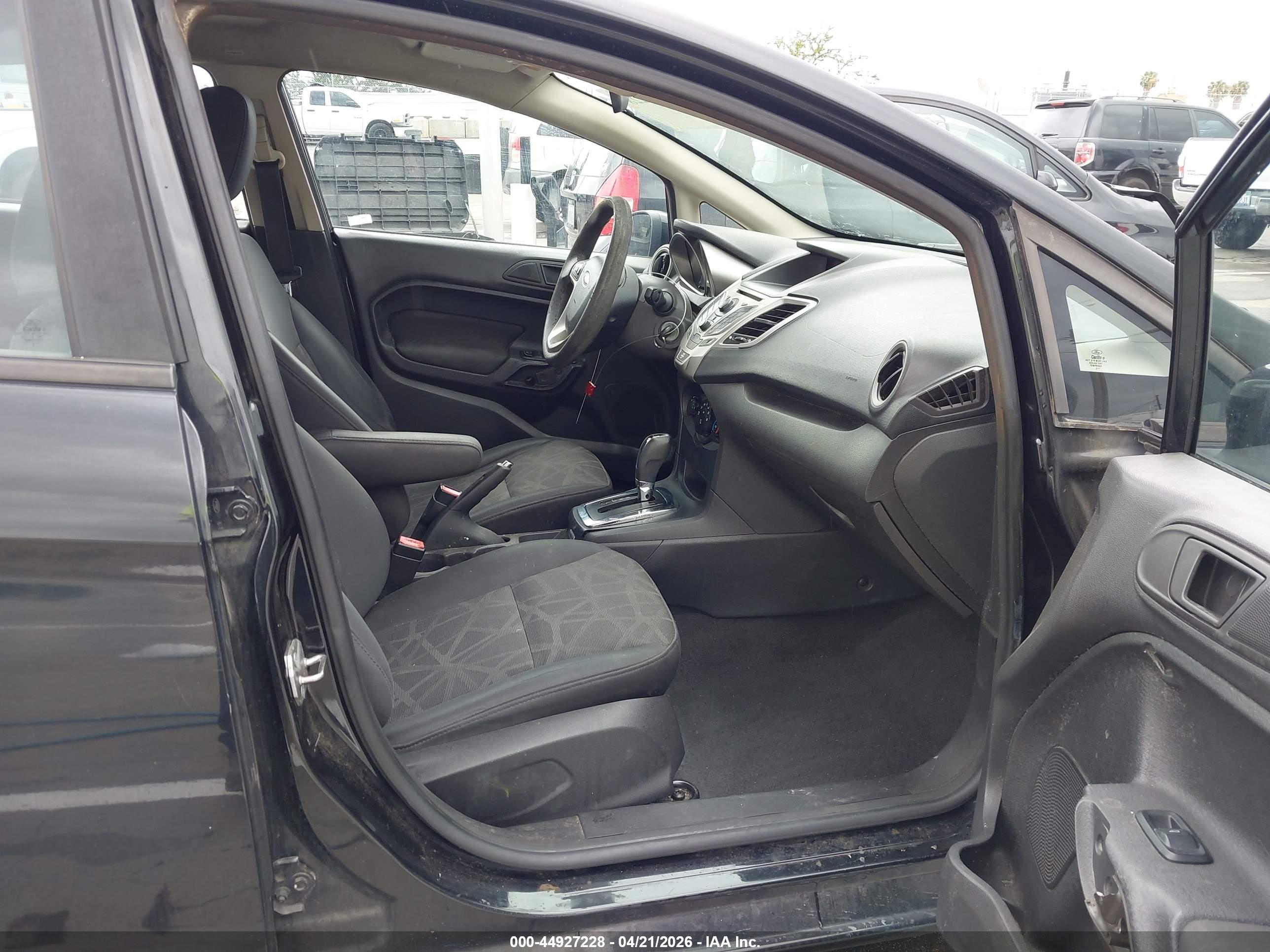 FORD FIESTA image 5