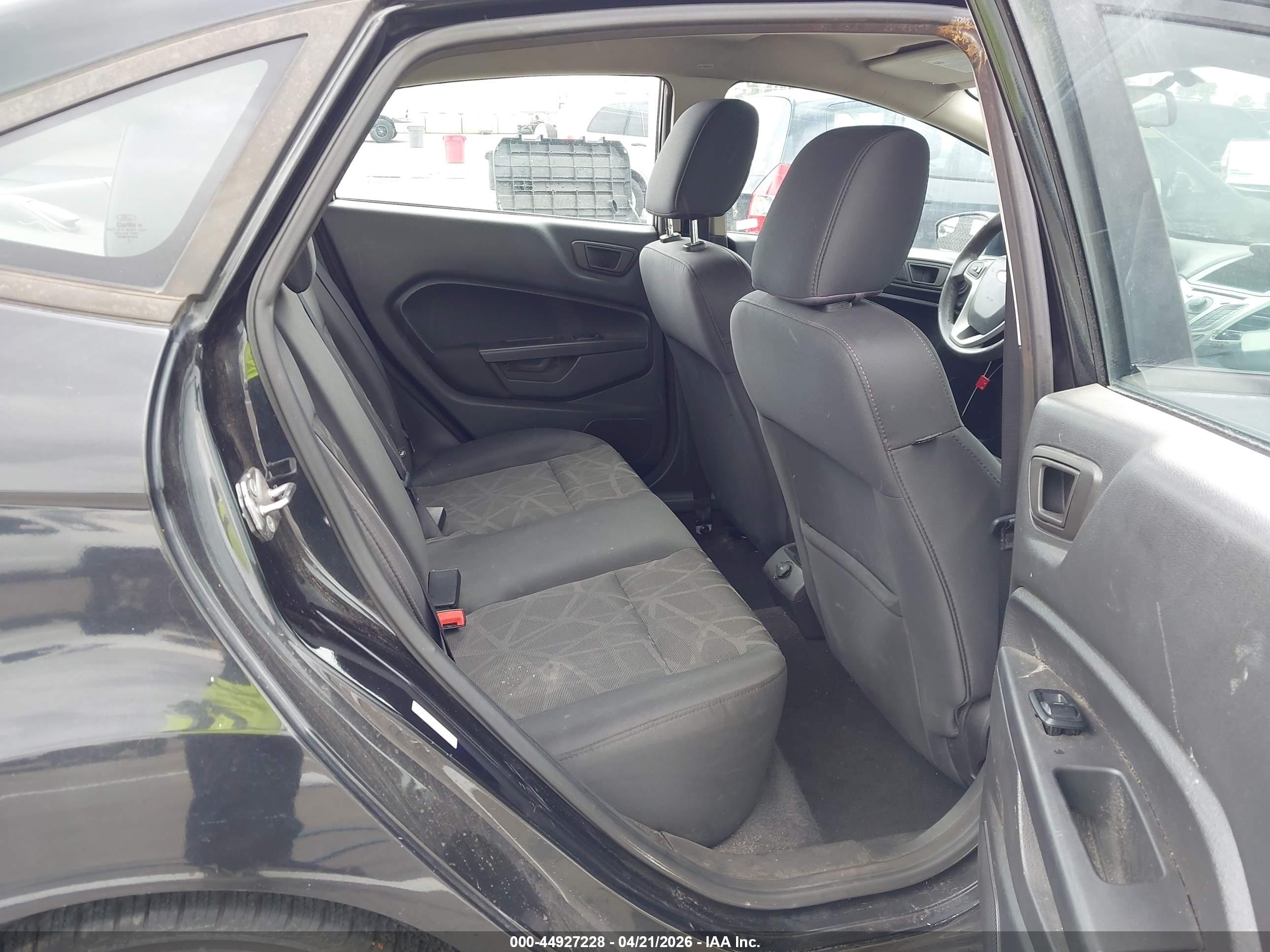 FORD FIESTA image 8