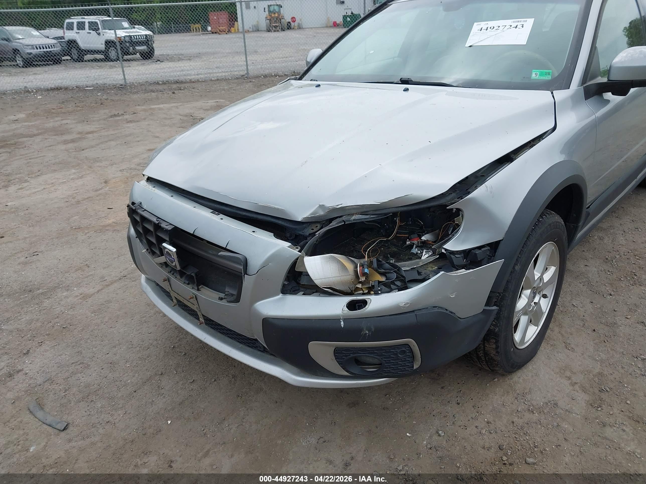 VOLVO XC70 image 6