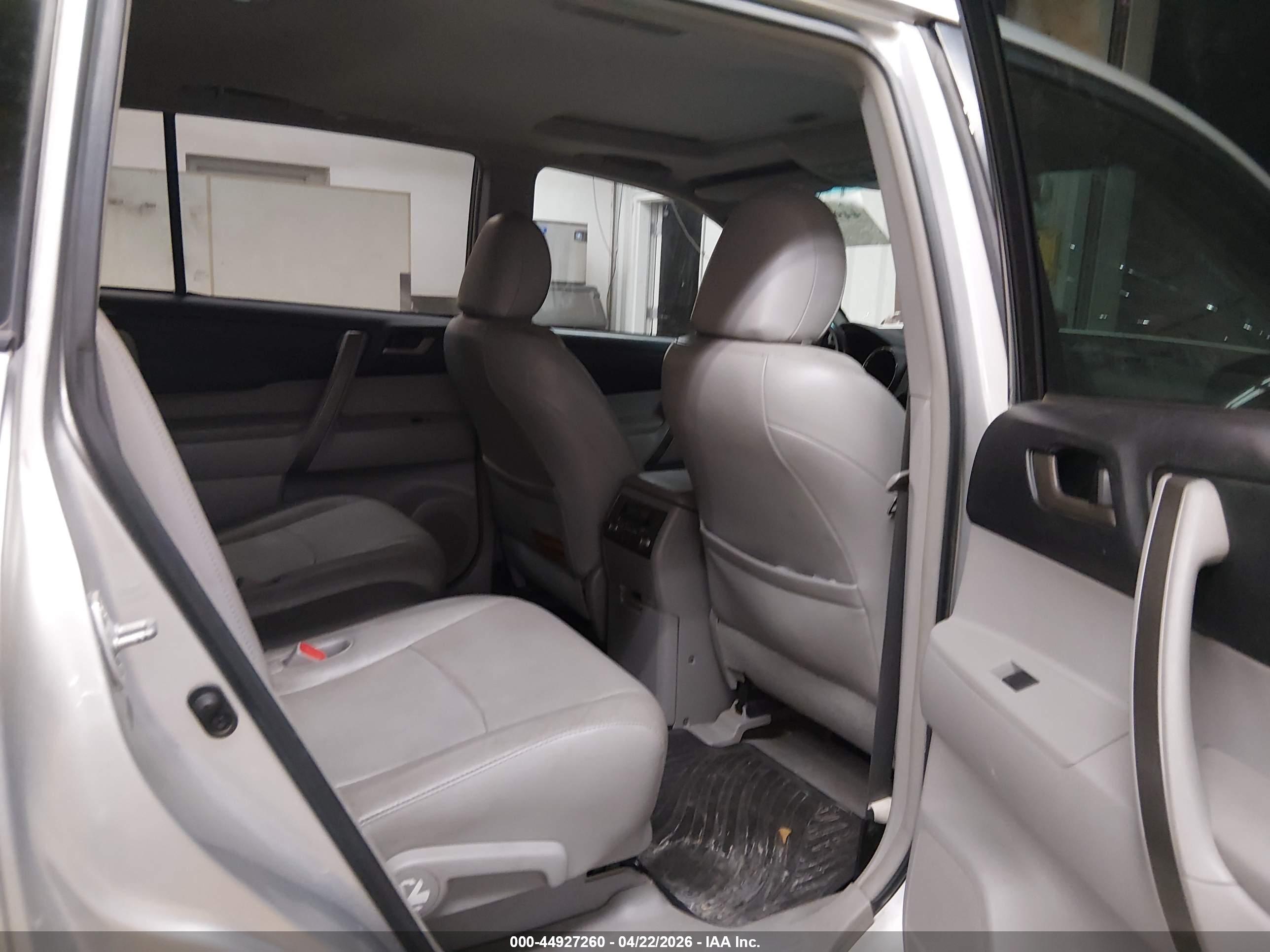 TOYOTA HIGHLANDER image 8