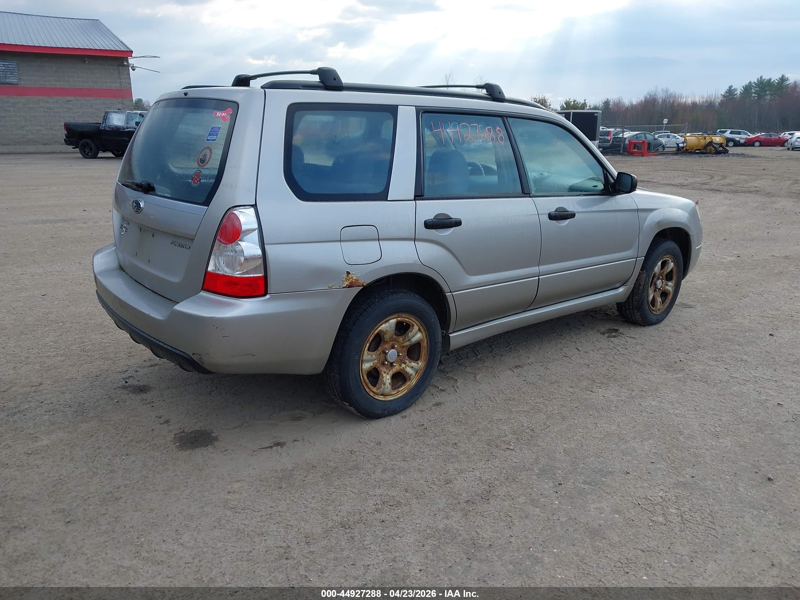 SUBARU FORESTER image 4