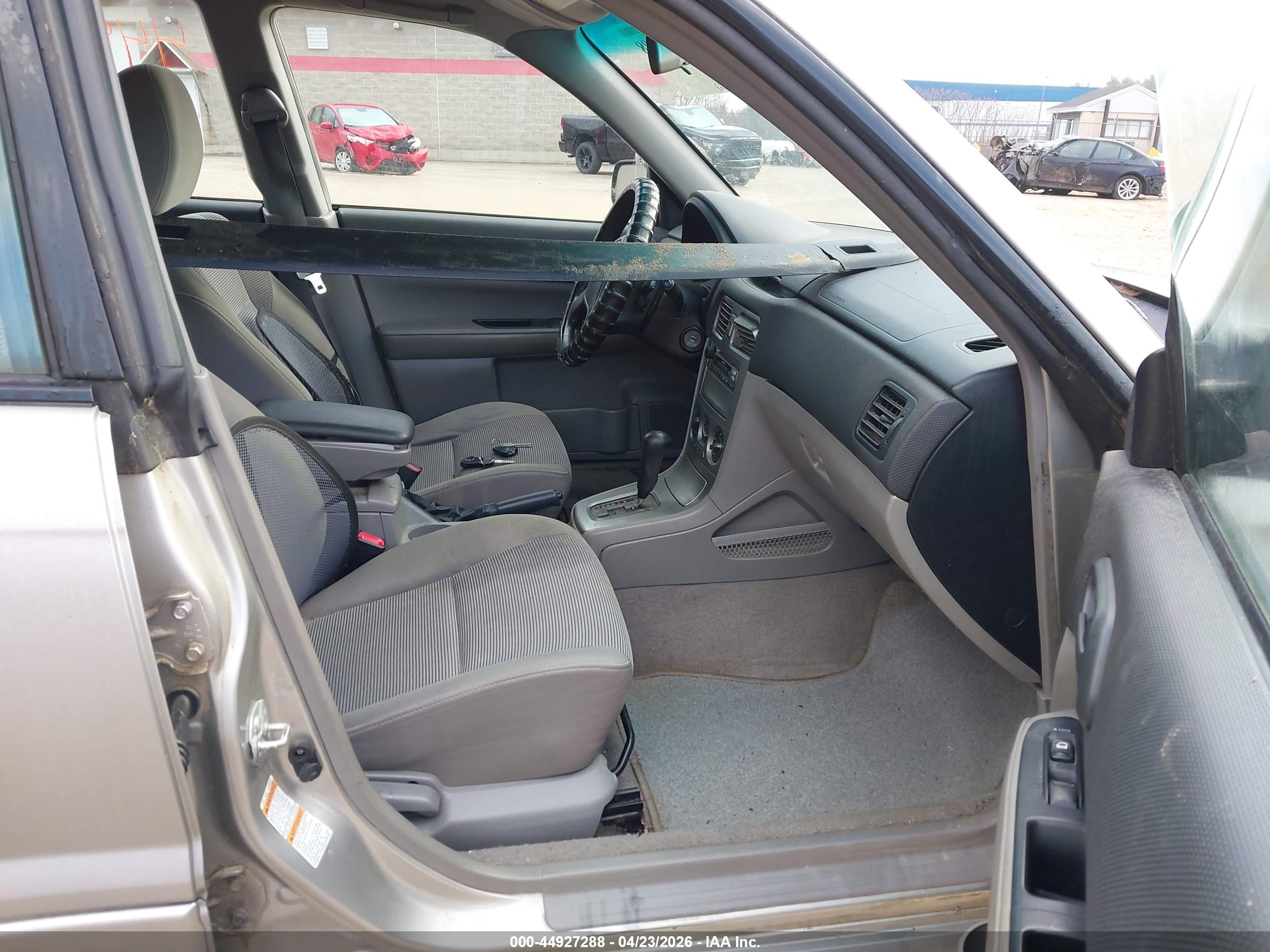 SUBARU FORESTER image 5