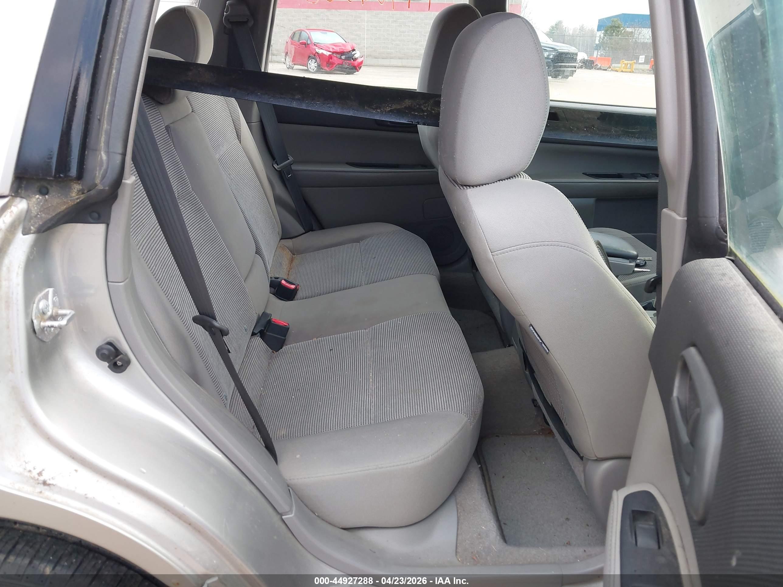 SUBARU FORESTER image 8