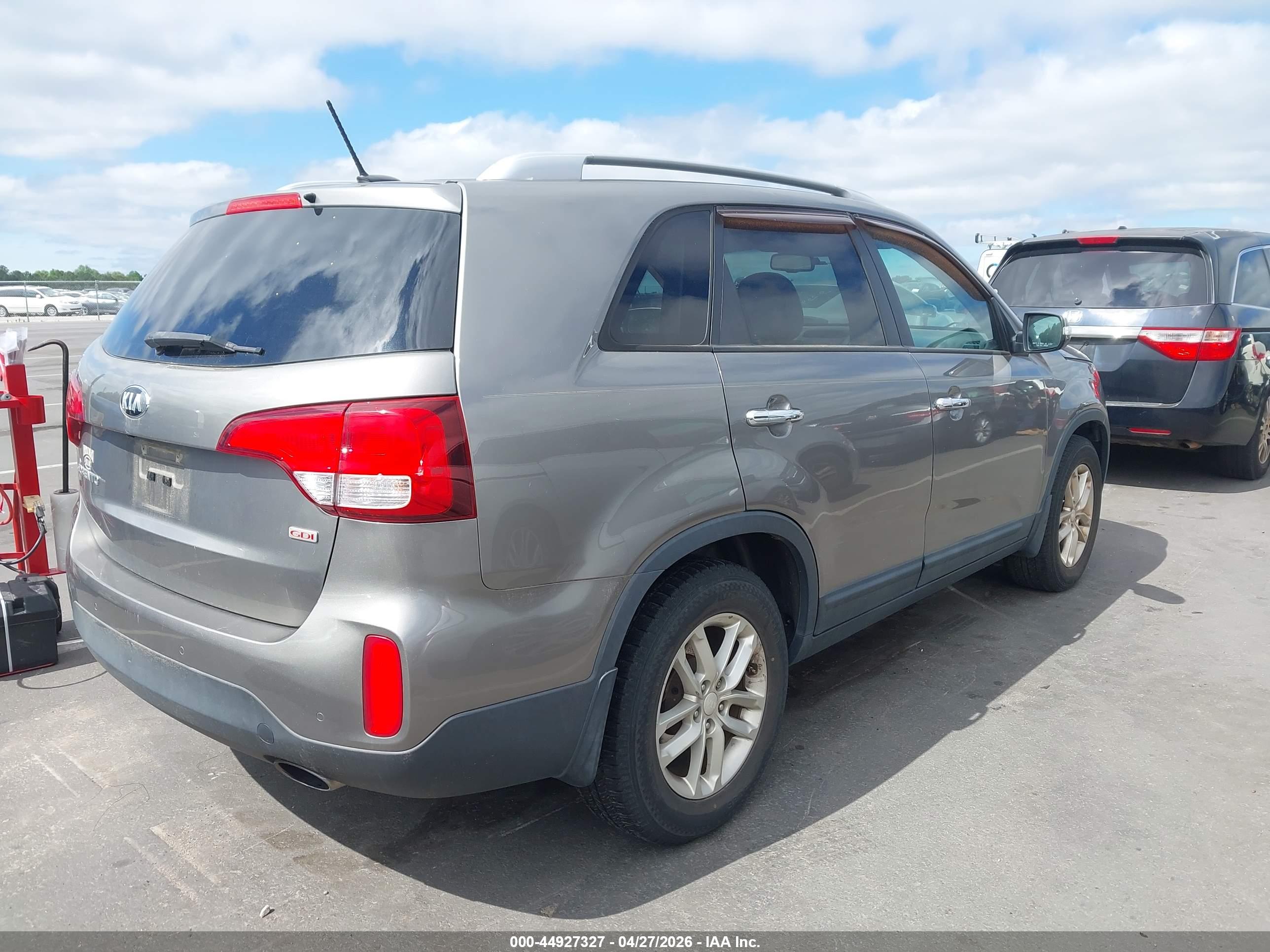 KIA SORENTO image 4