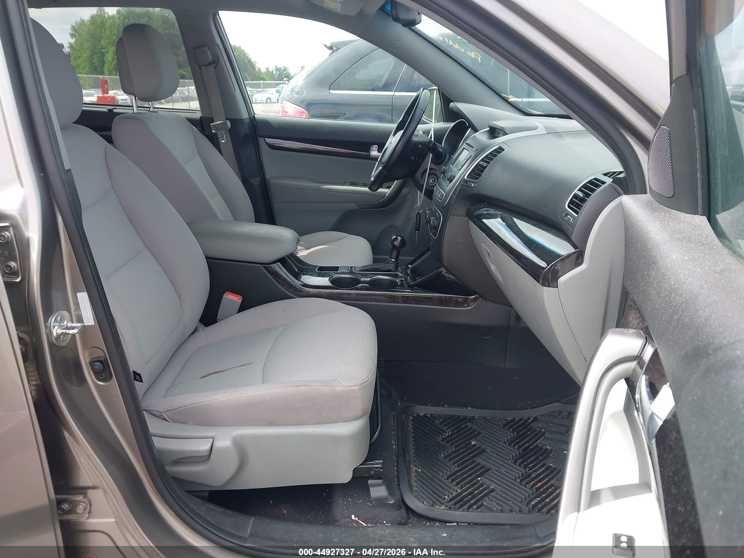 KIA SORENTO image 5