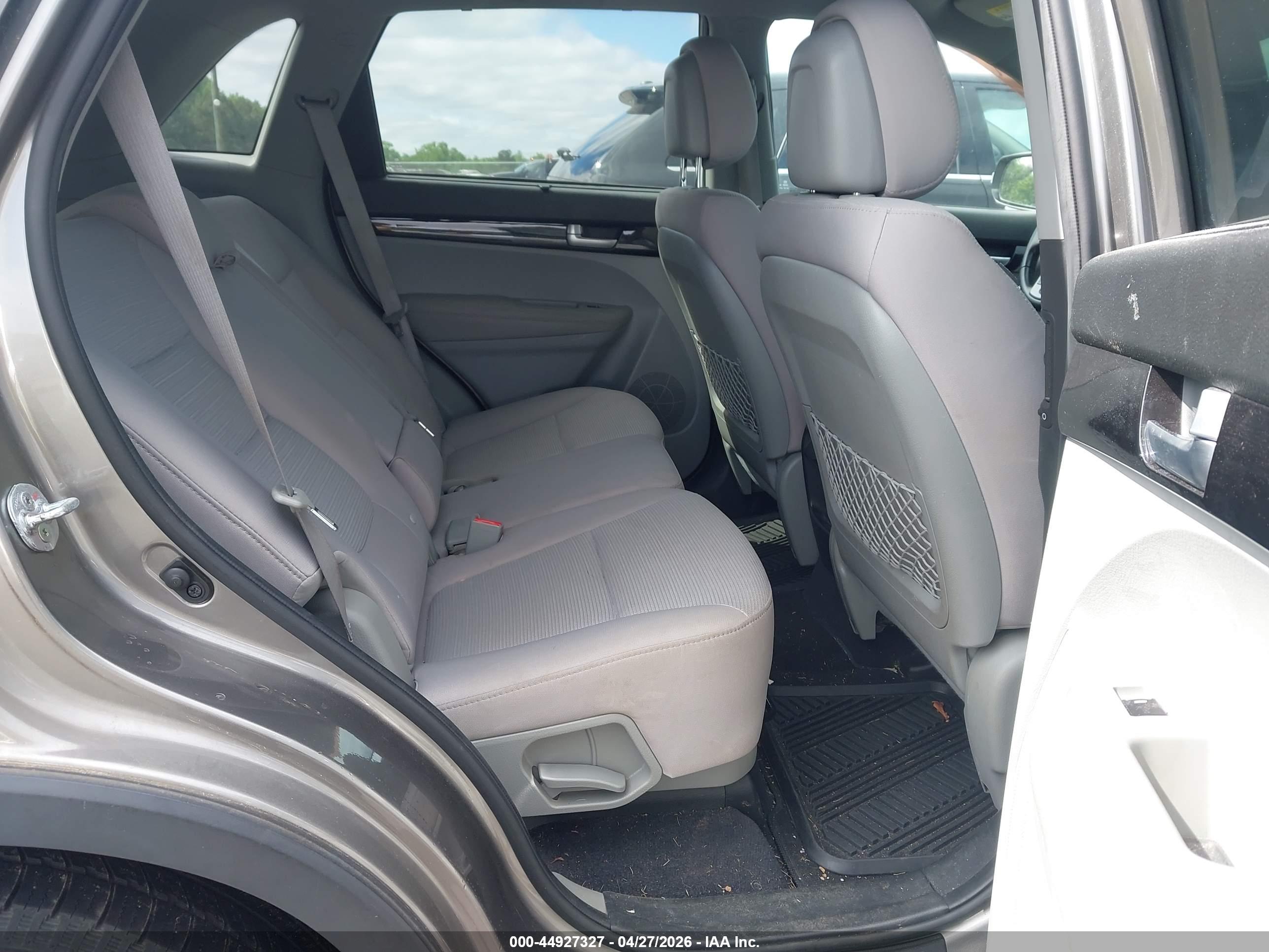 KIA SORENTO image 8