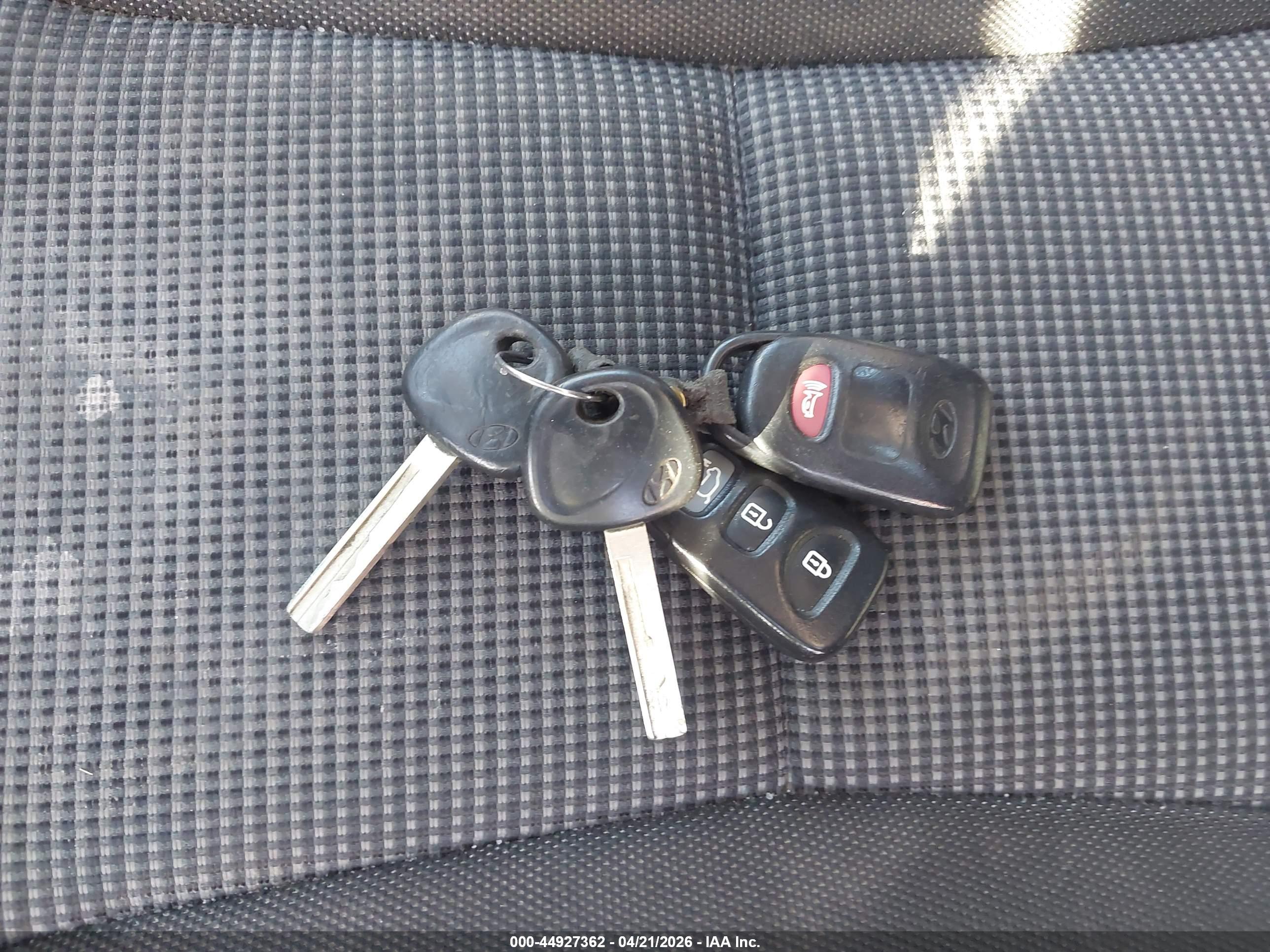 HYUNDAI ELANTRA image 11